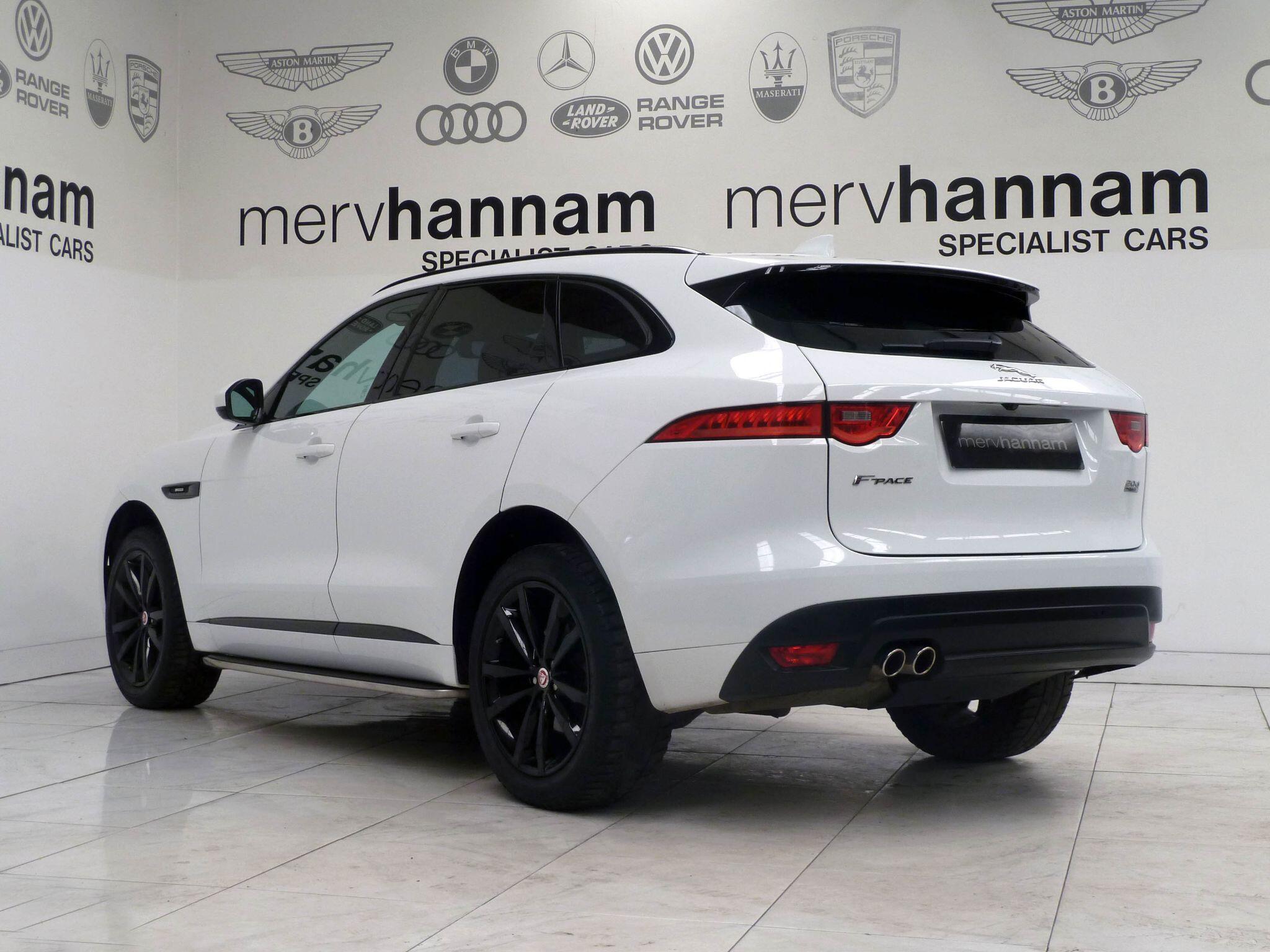 Jaguar F-PACE 2.0 D180 R-Sport SUV  DieselAWD   (180 ps)<br/><br/>BLACK EXTERIOR DESIGN PACK