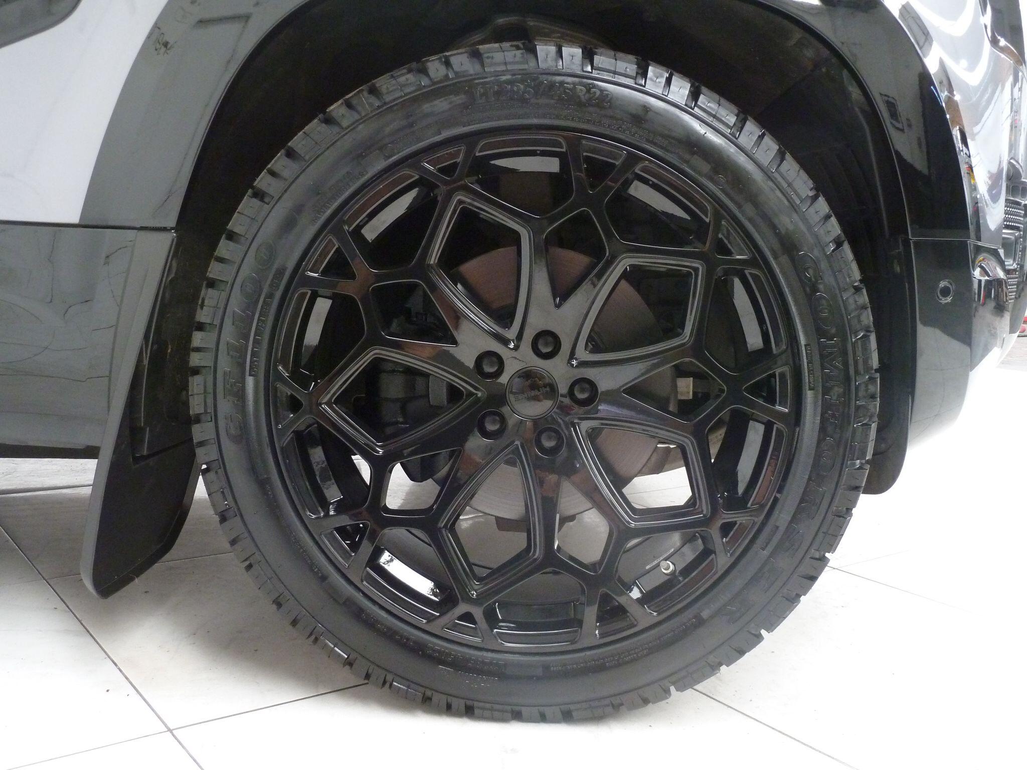 Land Rover Defender 110 2.0 SD4 S   <br/><br/>HAWKE EIGER EDITION