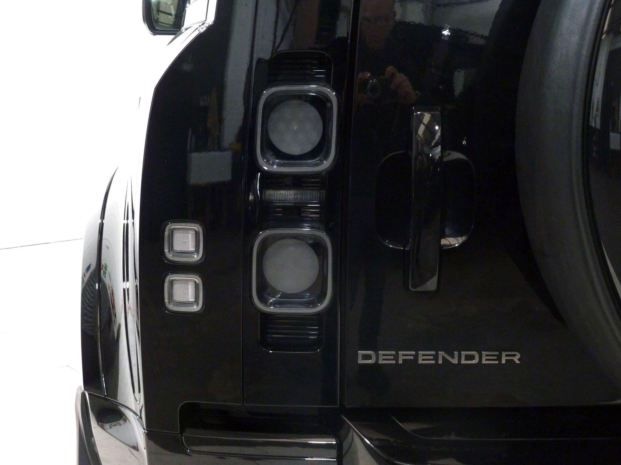 Land Rover Defender 110 3.0 P400  X SUV  Petrol   (400 ps)<br/><br/>DEFENDER-X HAWKE EDITION