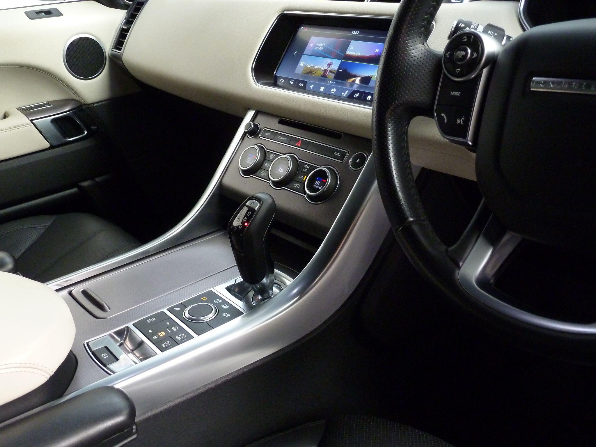 Land Rover Range Rover Sport 3.0 SD V6 HSE   <br/><br/>AUTOBIOGRAPHY DESIGN PACKAGE