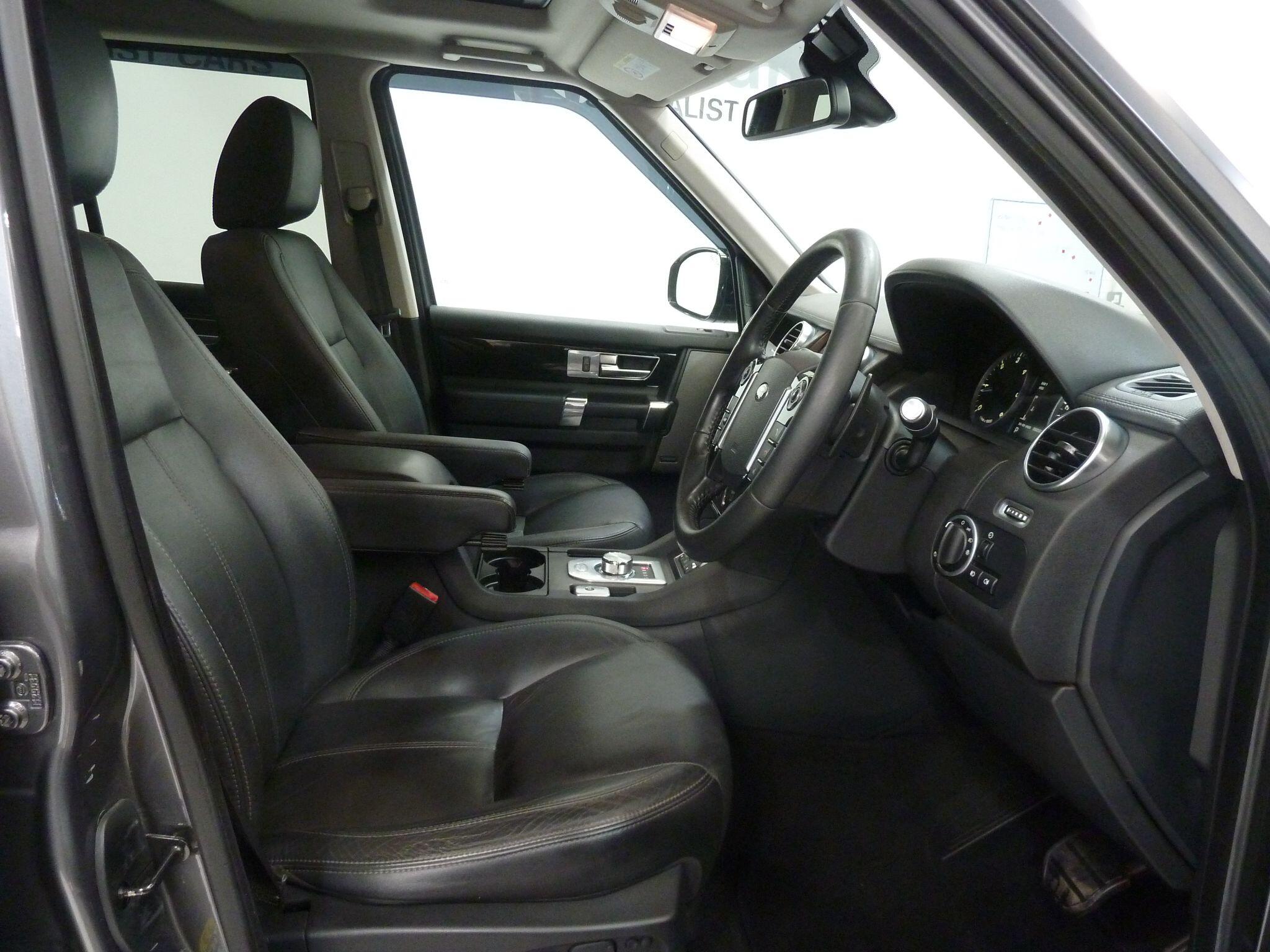 Land Rover Discovery 4 3.0 SD V6 HSE   <br/><br/>SUNROOF + BLACK PACK + 1 OWNER