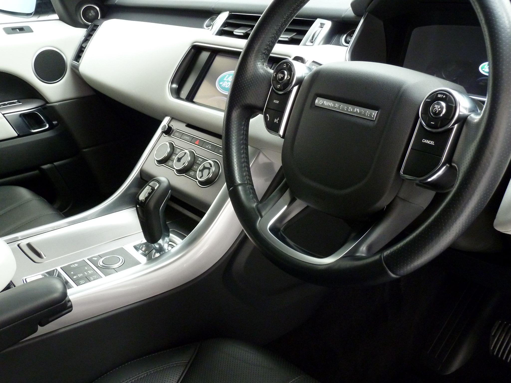 Land Rover Range Rover Sport 3.0 SD V6 HSE   <br/><br/>PAN ROOF + AUTOBIOGRAPHY PACK