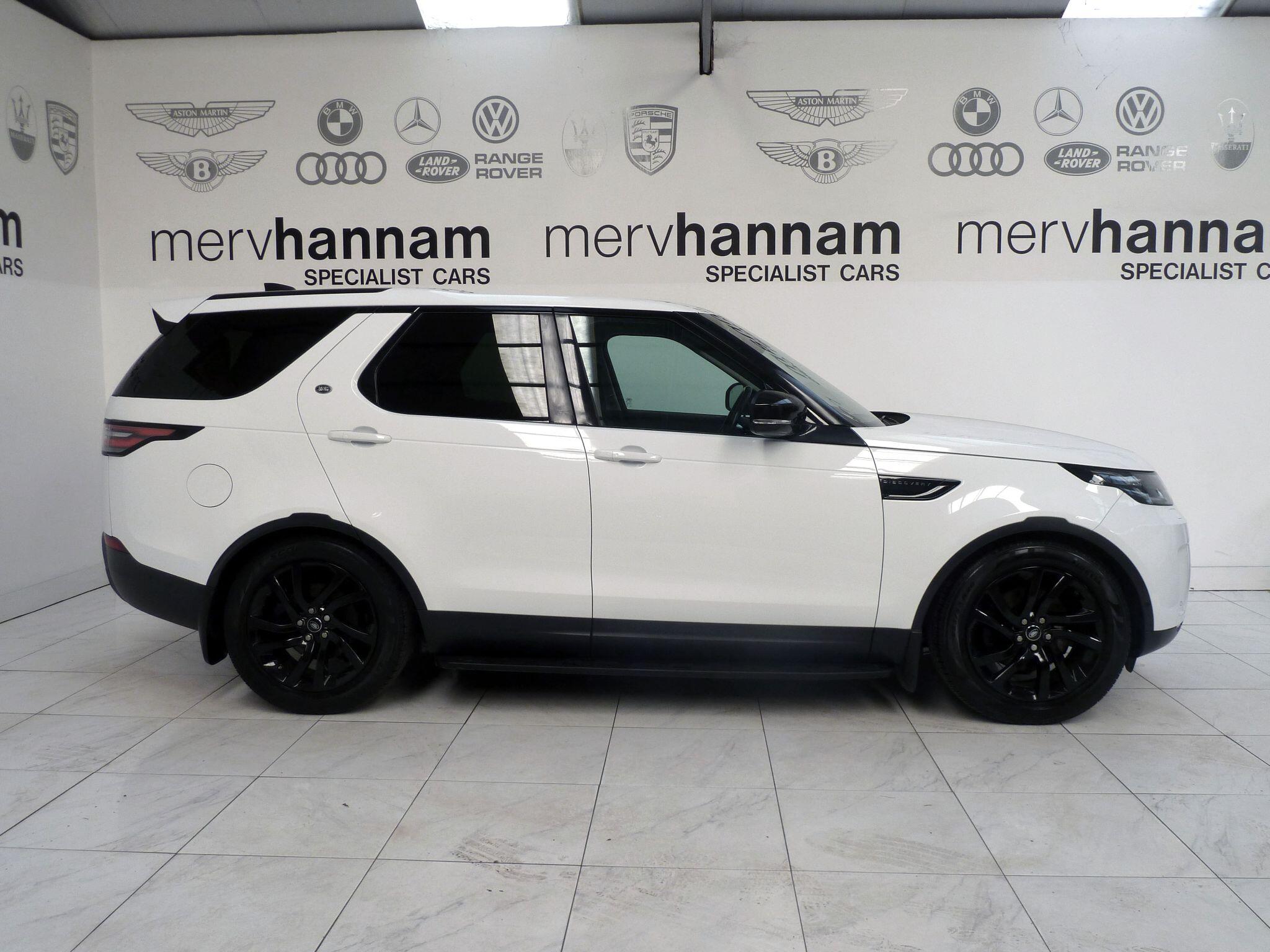 Land Rover Discovery 2.0 Si4 HSE   <br/><br/>PAN ROOF + BLACK PACK + STEPS