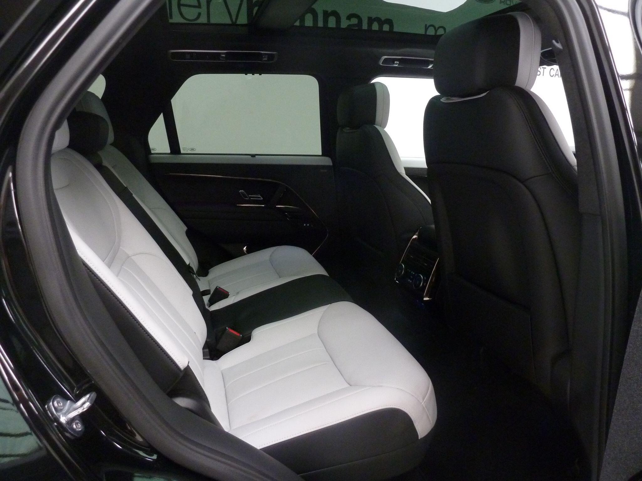 Land Rover Range Rover Sport 3.0 P460e 38.2kWh Autobiography   <br/><br/>BLACK PACK + PAN ROOF + STEPS