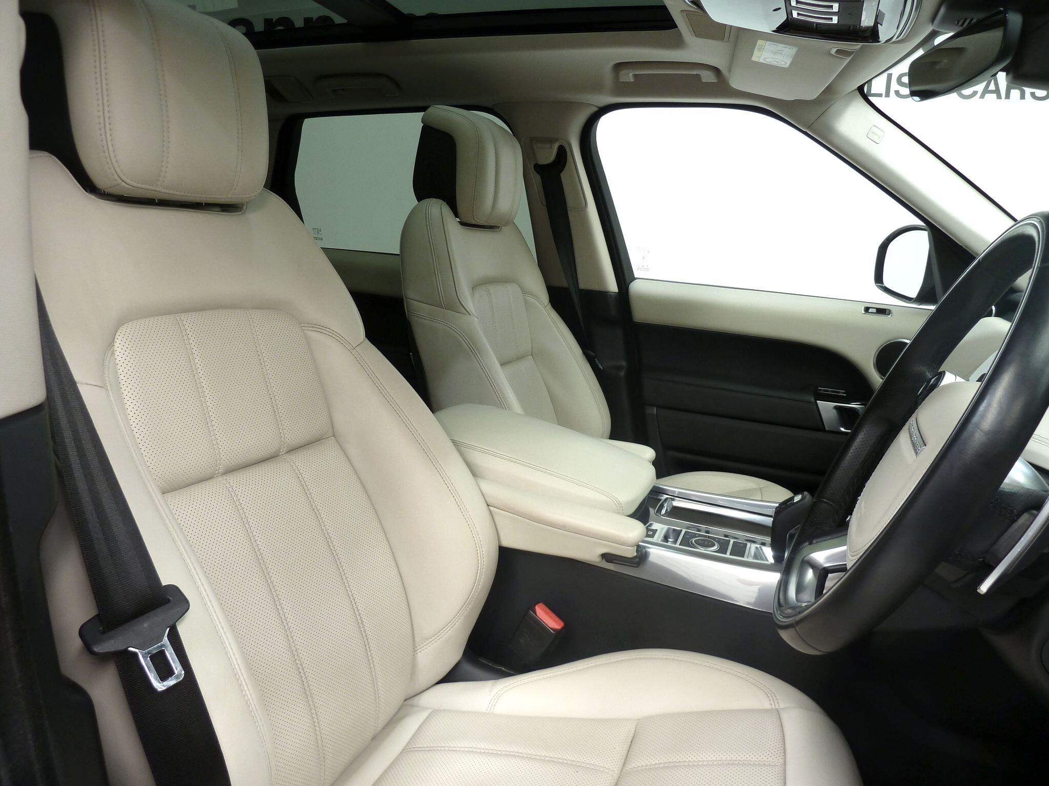 Land Rover Range Rover Sport 3.0   HSE Silver   <br/><br/>PAN ROOF + BLACK PACK