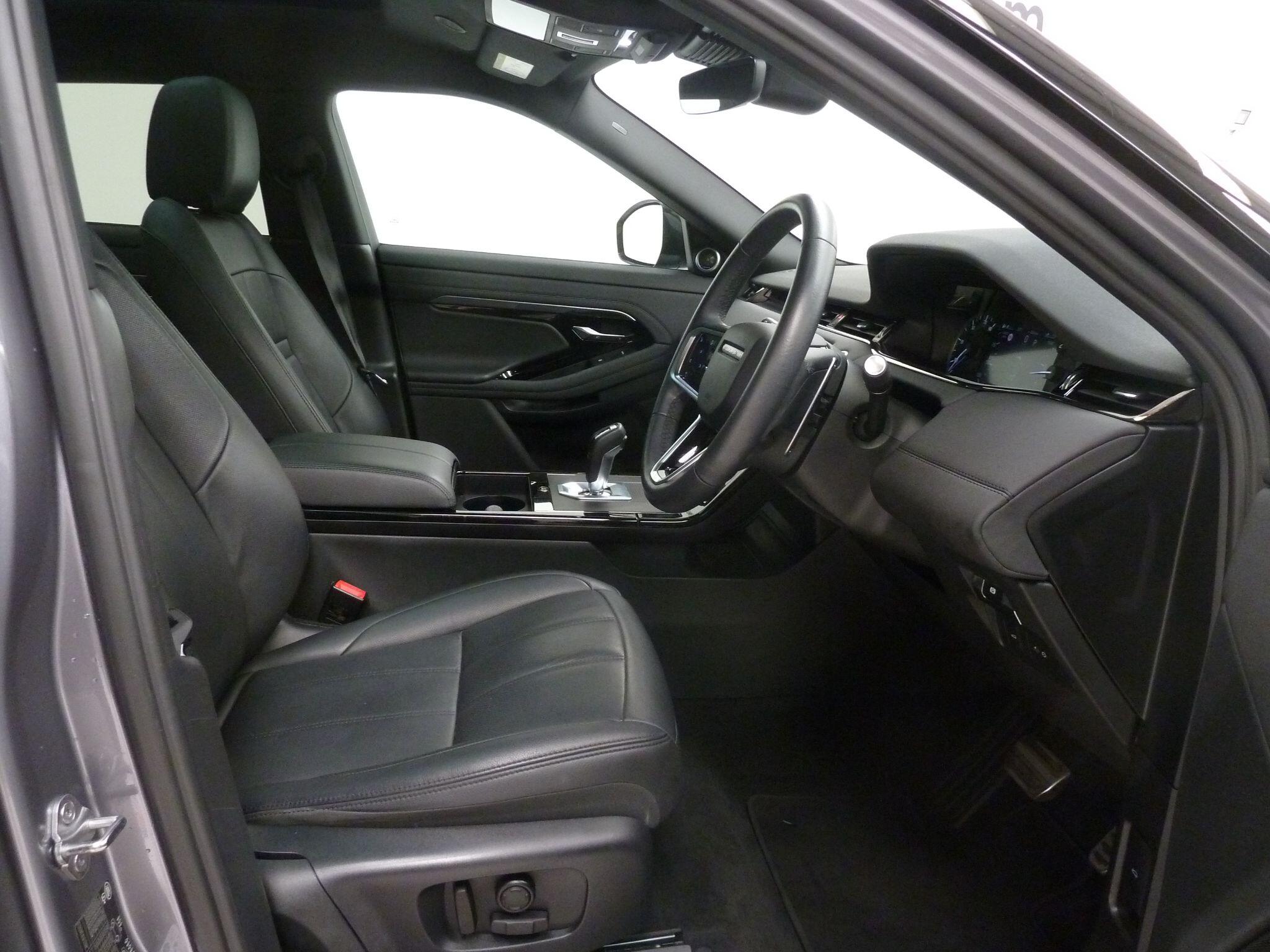 Land Rover Range Rover Evoque 2.0 D200  R-Dynamic SE   <br/><br/>PAN ROOF + BLACK PACK