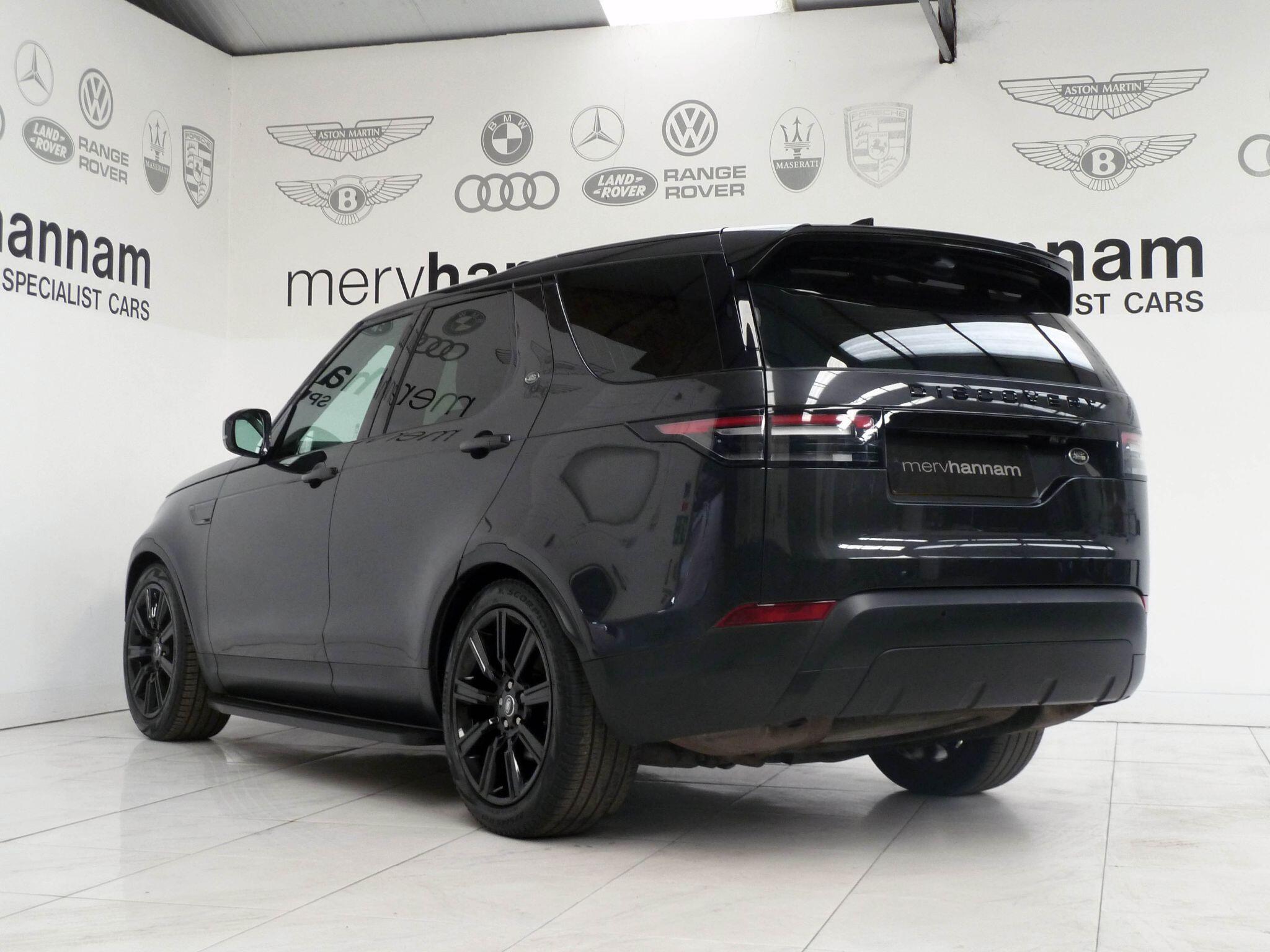 Land Rover Discovery 2.0 Si4 SE GPF SUV  Petrol   (300 ps)<br/><br/>BLACK EXTERIOR PACK + STEPS