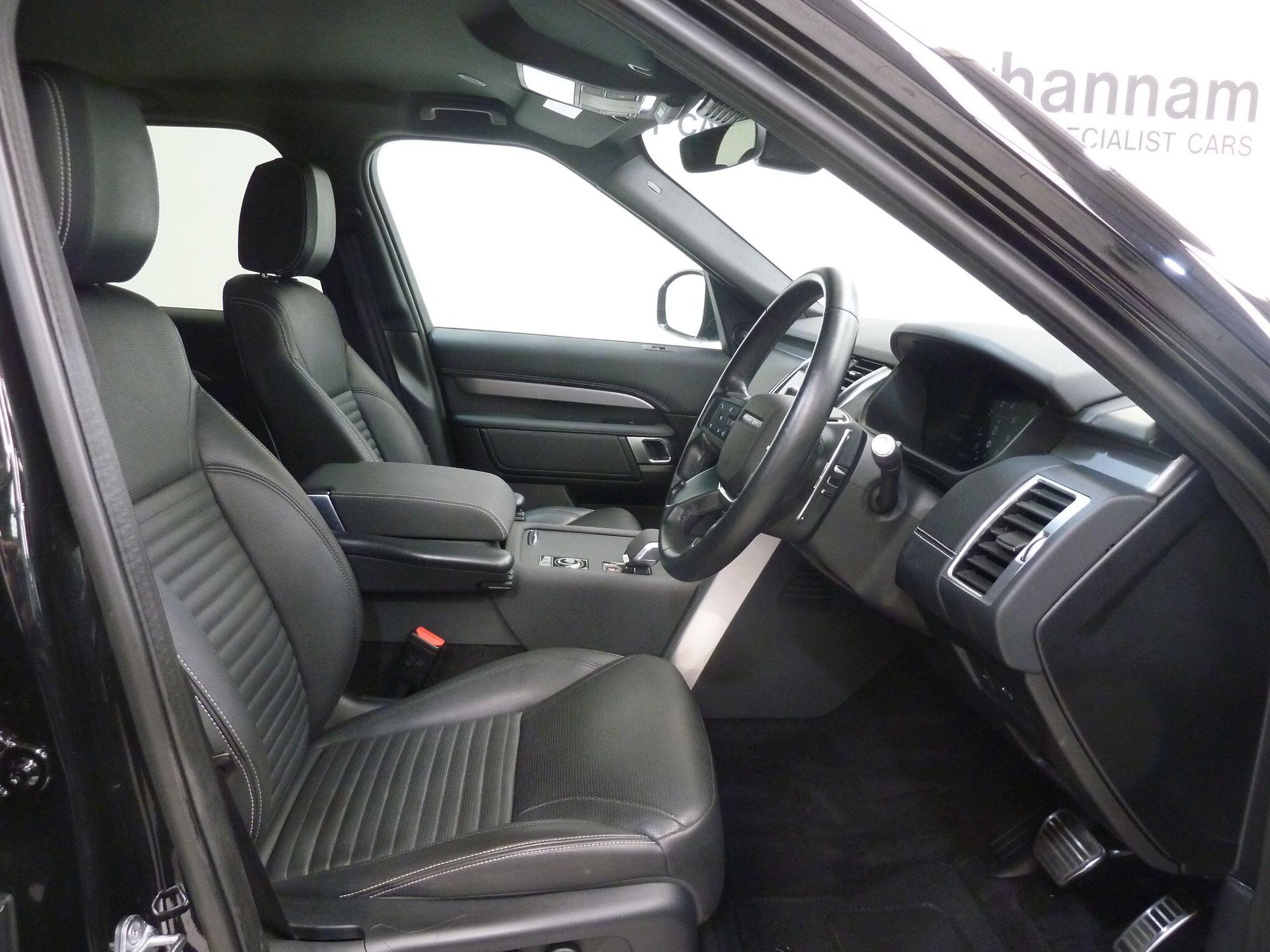 Land Rover Discovery 2.0 P300 R-Dynamic S   <br/><br/>BLACK PACK + SIDE STEPS