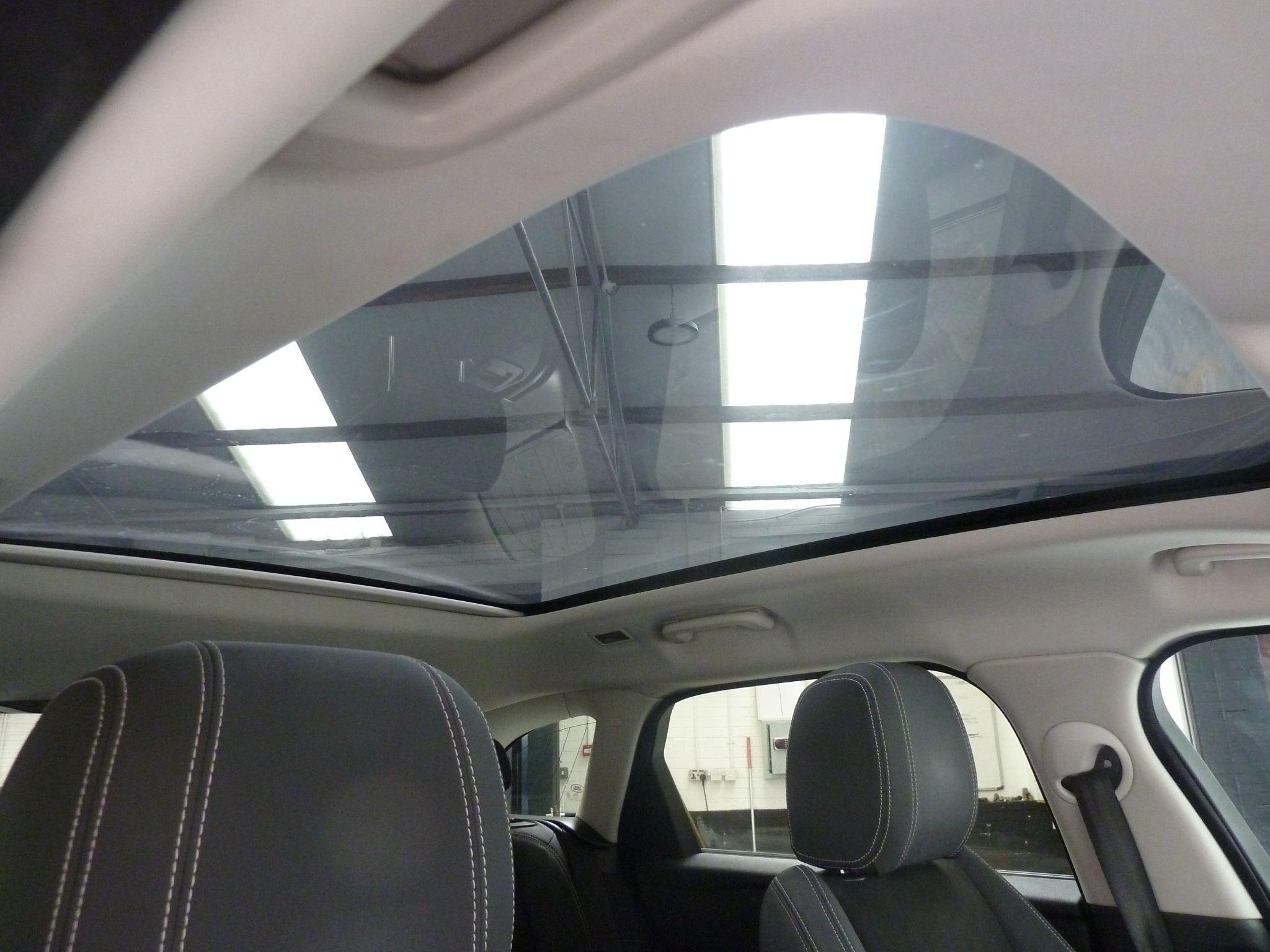 Land Rover Range Rover Velar 2.0 D180   <br/><br/>PAN ROOF + BLACK DESIGN PACK