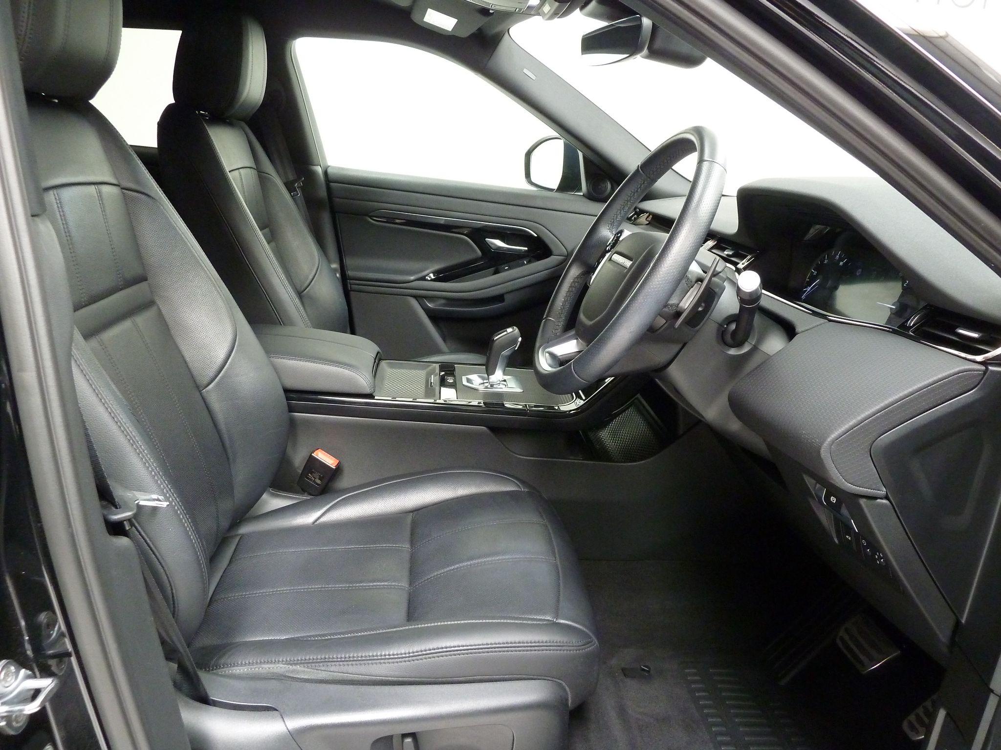 Land Rover Range Rover Evoque 2.0 D180  R-Dynamic SE   <br/><br/>PAN ROOF + BLACK DESIGN PACK