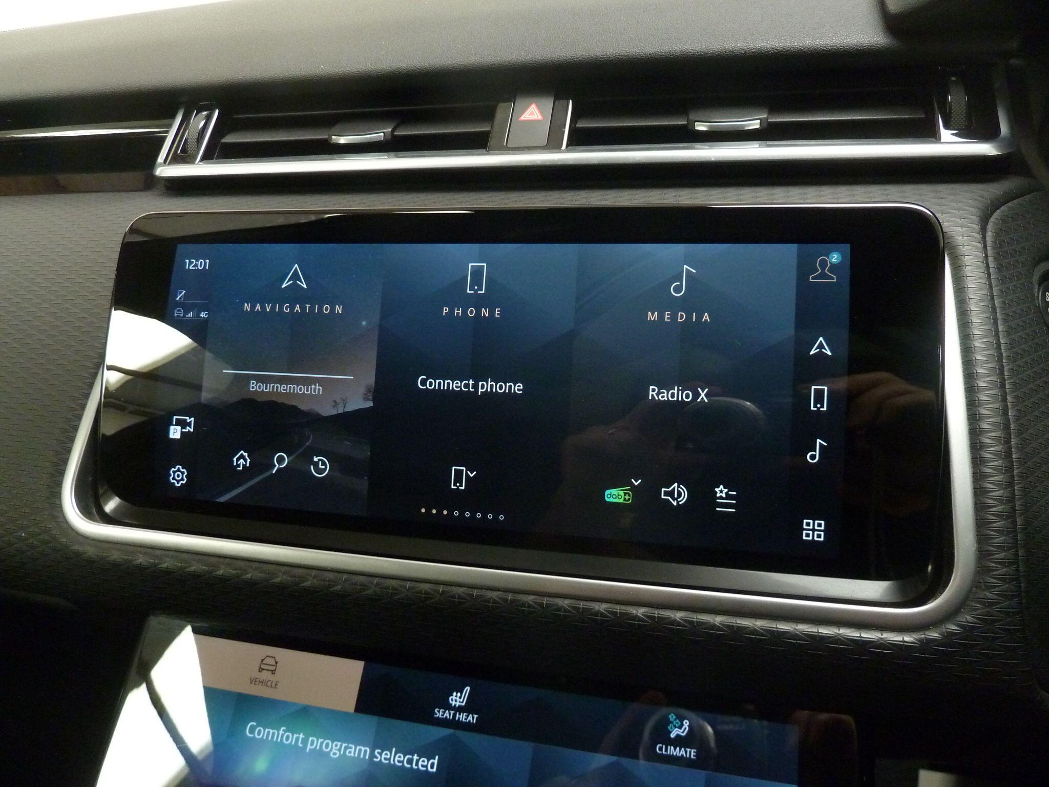 Land Rover Range Rover Velar 2.0 D200  Edition   <br/><br/>OPENING PAN ROOF + BLACK PACK