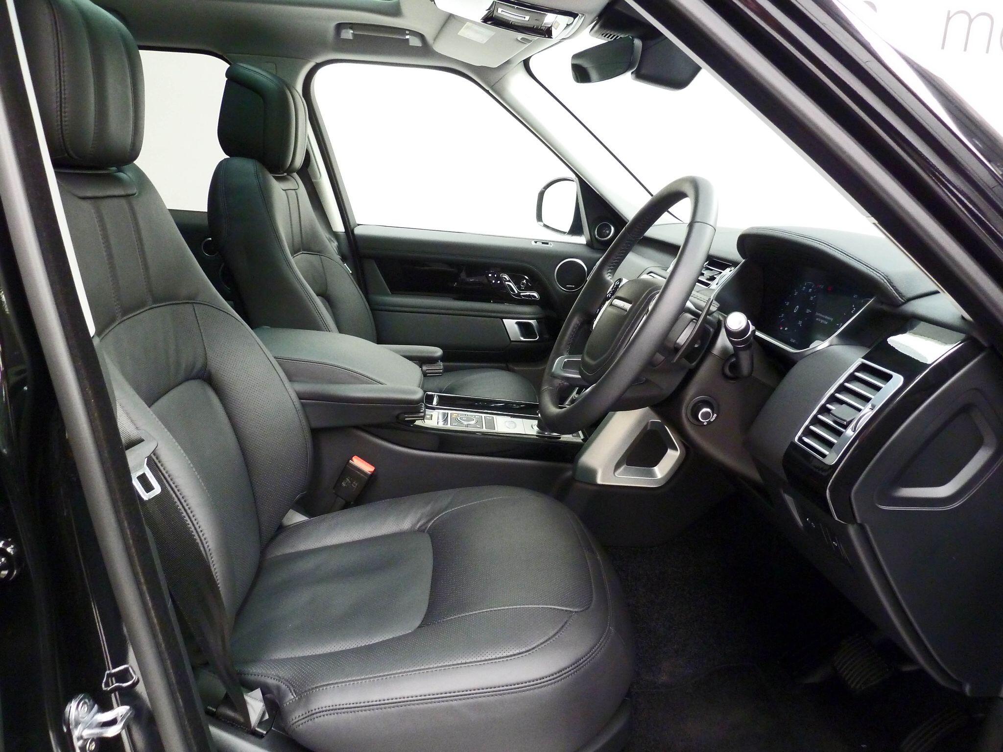 Land Rover Range Rover 2.0 P400e  Vogue   <br/><br/>PAN ROOF + BLACK PACK