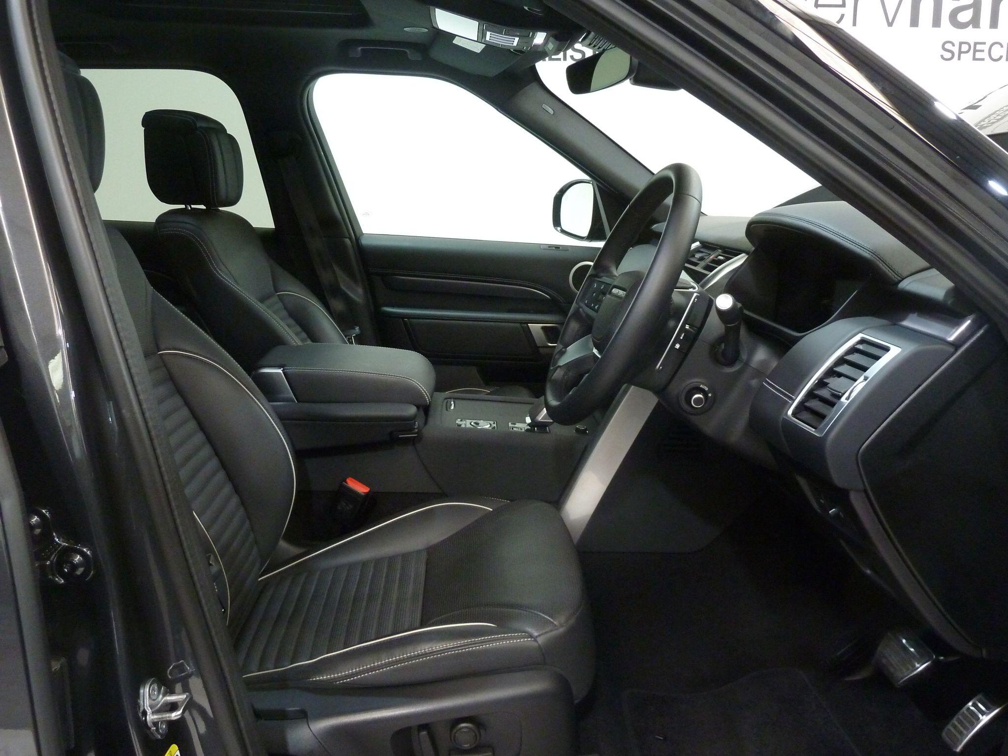 Land Rover Discovery 3.0   Metropolitan Edition   <br/><br/>PAN ROOF + BLACK PACK +HEAD UP