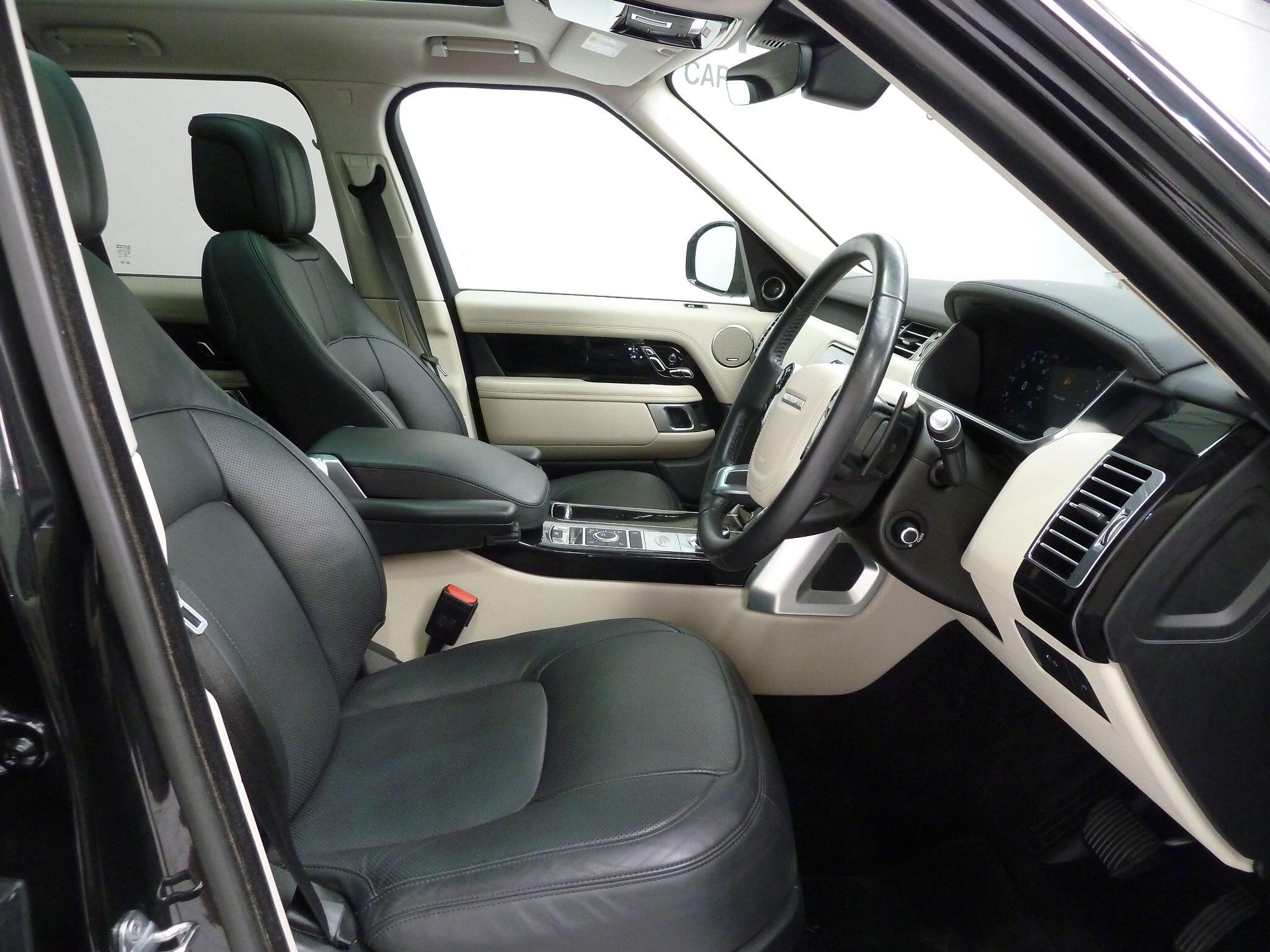 Land Rover Range Rover 3.0 SD V6 Vogue SUV  Diesel   (275 ps)<br/><br/>SVO EXTERIOR DESIGN PACKAGE
