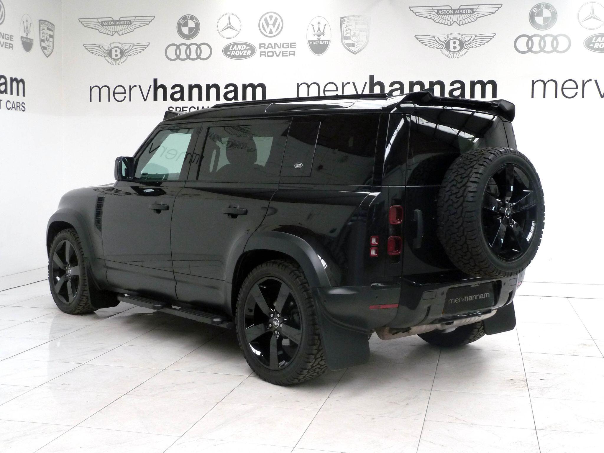 Land Rover Defender 110 2.0 SD4 S SUV  Diesel   (200 ps)<br/><br/>BLACK PACK +STEPS +ROOF LIGHTS