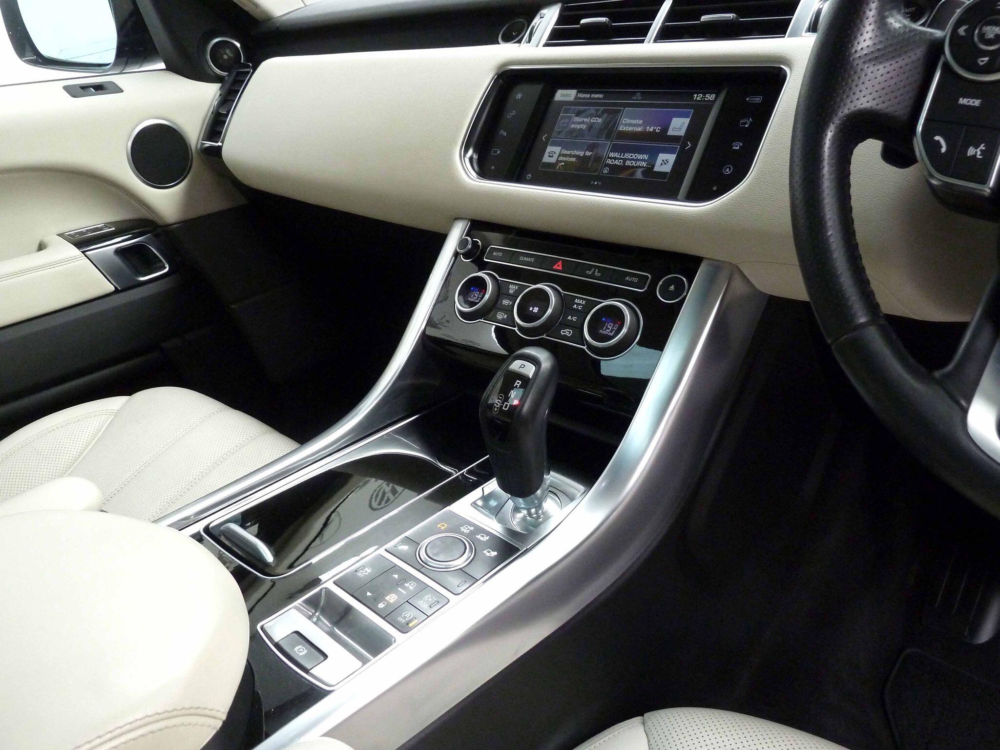 Land Rover Range Rover Sport 3.0 SD V6 HSE   <br/><br/>AUTOBIOGRAPHY DESIGN PACK