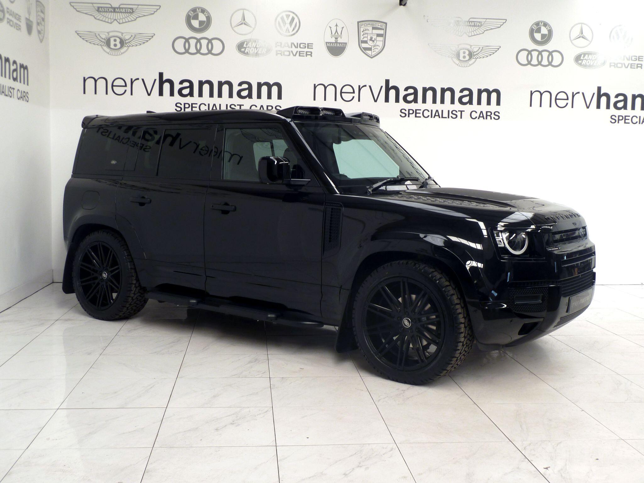 Land Rover Defender 110 2.0 SD4   <br/><br/>PAN ROOF + BLACK PACK + STEPS