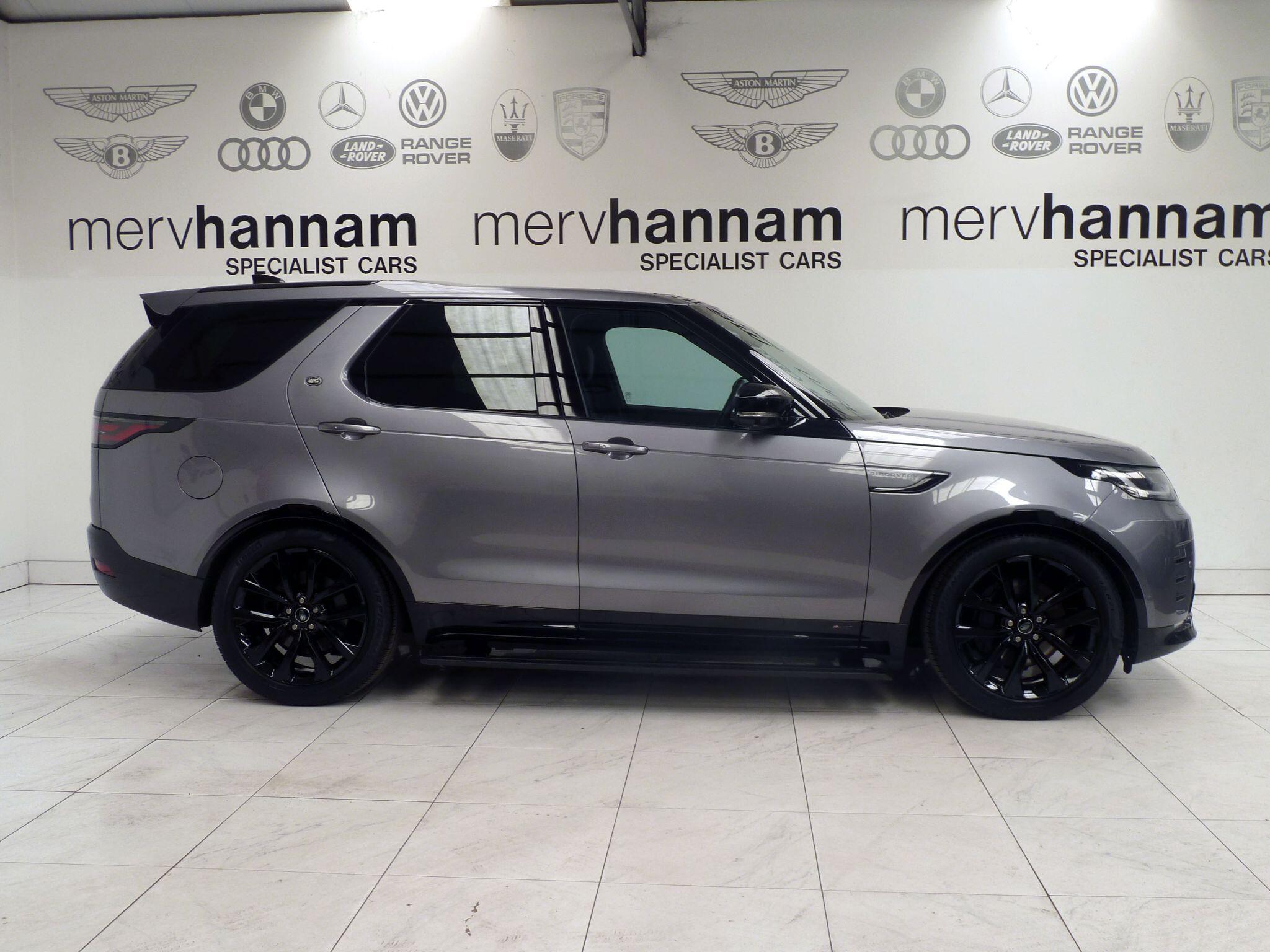 Land Rover Discovery 3.0 D250  R-Dynamic SE   <br/><br/>PAN ROOF + BLACK PACK + STEPS