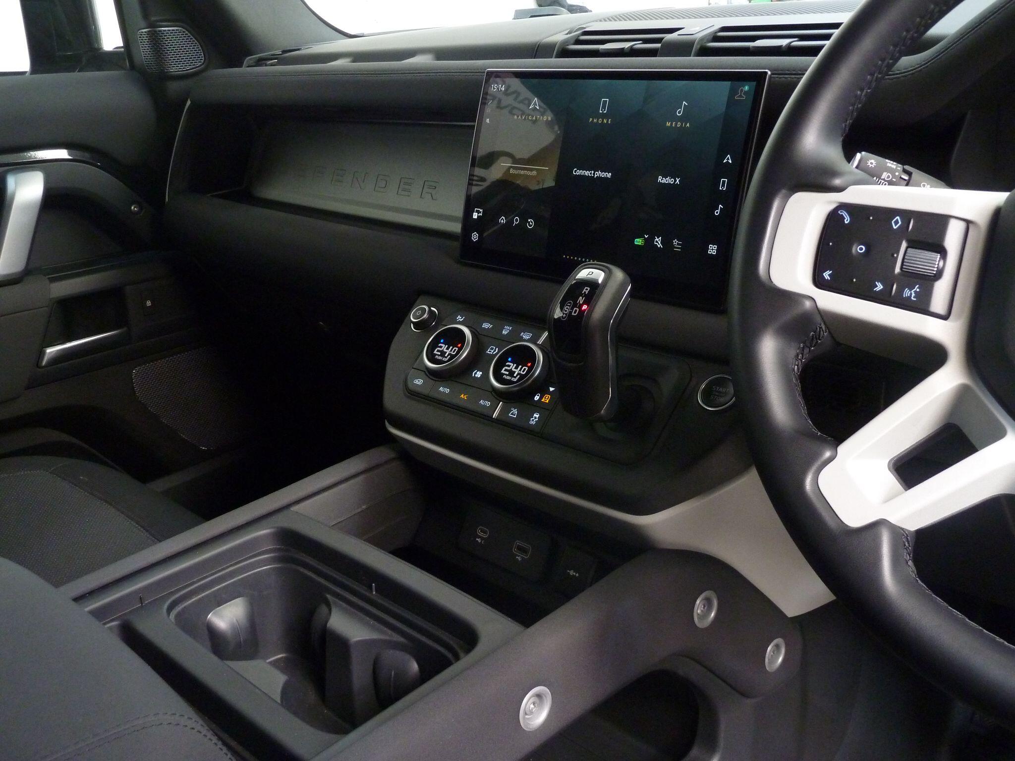 Land Rover Defender 110 2.0 P400e 15.4kWh X-Dynamic HSE   <br/><br/>HAWKE BLACK HYBRID EDITION