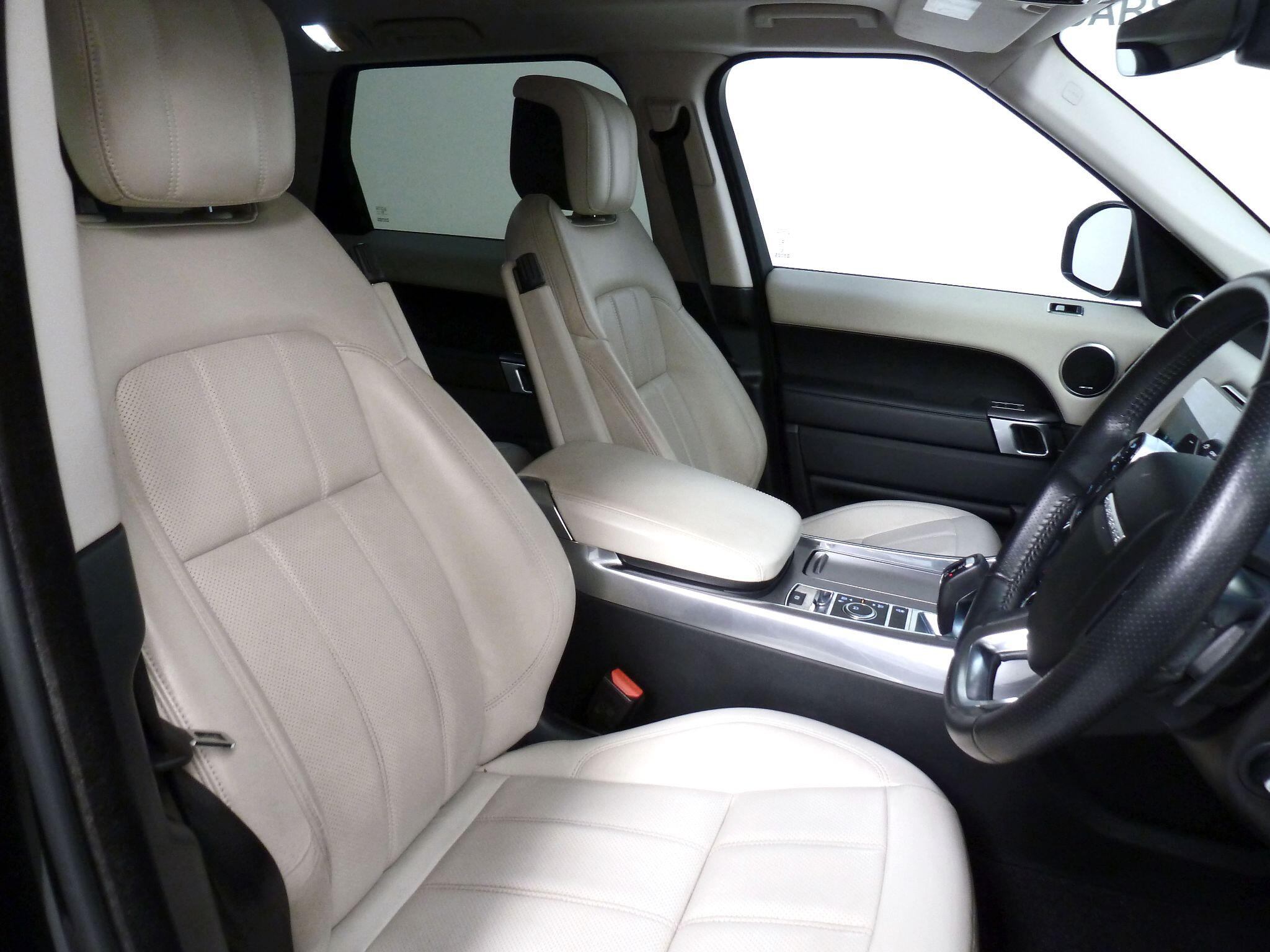 Land Rover Range Rover Sport 3.0 D250  HSE   <br/><br/>AUTOBIOGRAPHY DESIGN PACK