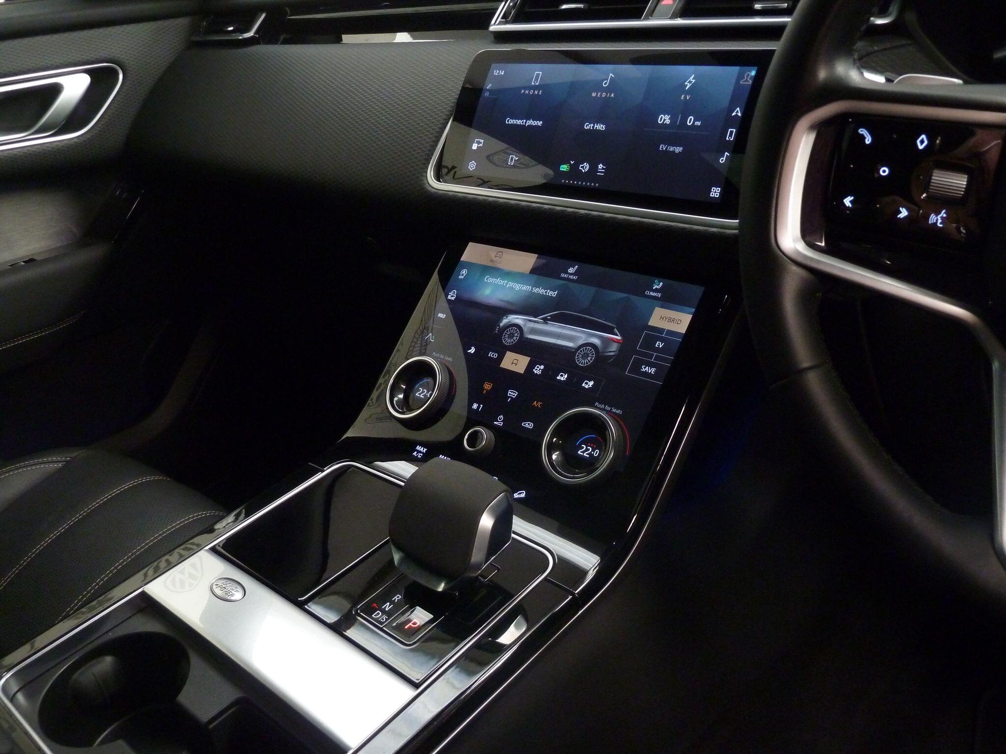 Land Rover Range Rover Velar 2.0 P400e 17.1kWh R-Dynamic SE   <br/><br/>BLACK DESIGN PACK + PAN ROOF