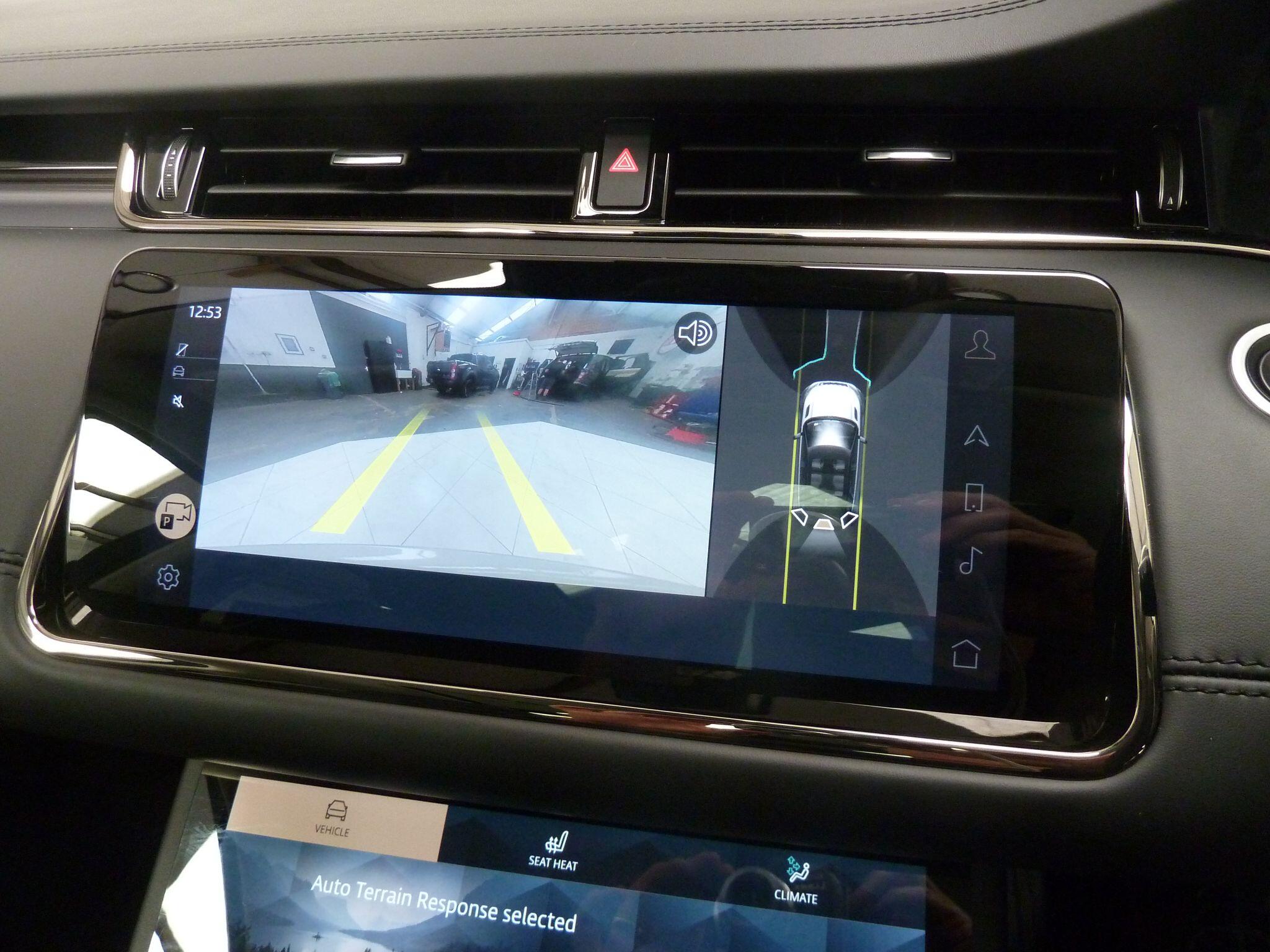 Land Rover Range Rover Evoque 2.0 D200  R-Dynamic SE   <br/><br/>PAN ROOF + BLACK PACK