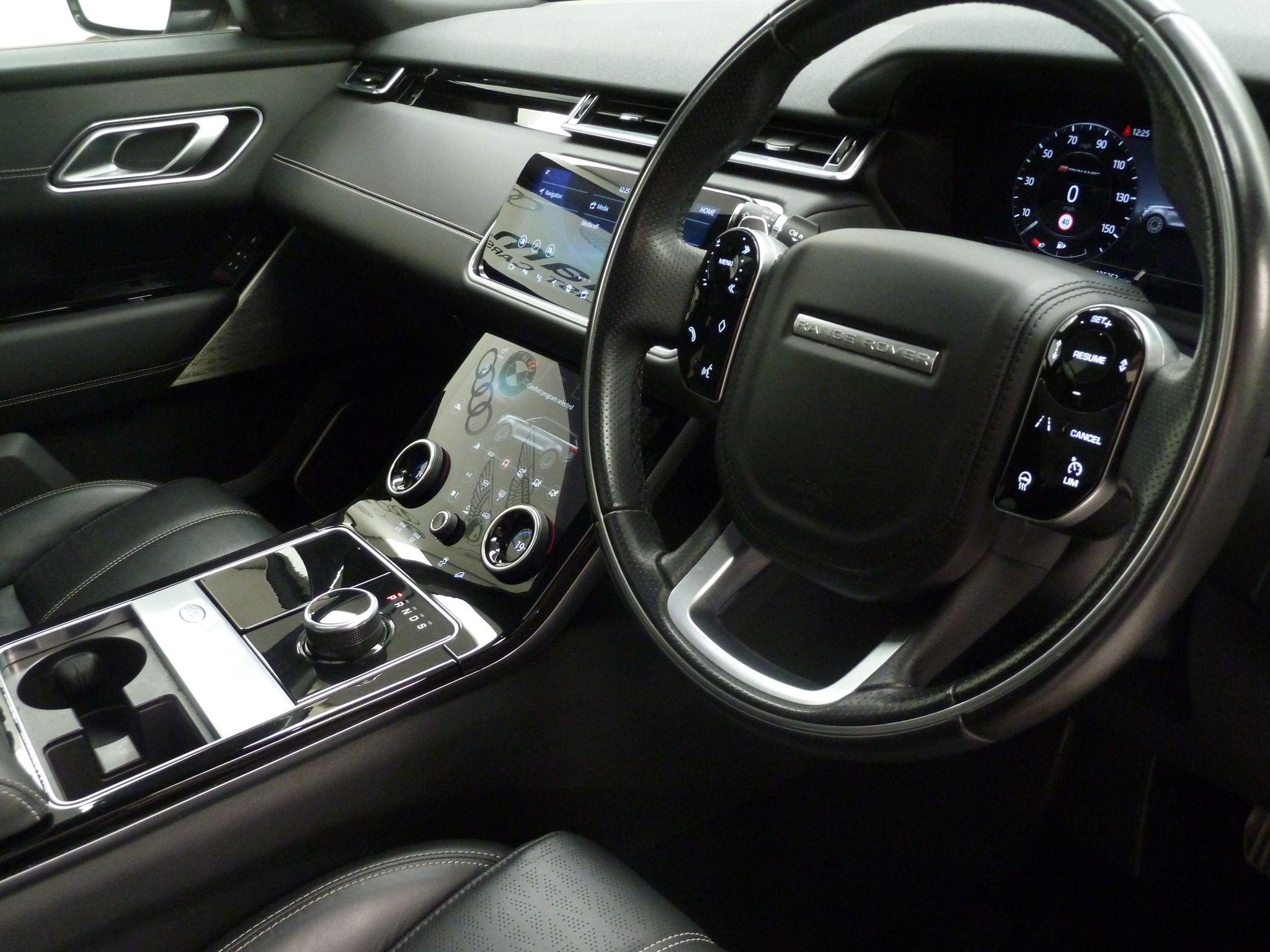 Land Rover Range Rover Velar 2.0 D240 R-Dynamic HSE   <br/><br/>PAN ROOF + BLACK DESIGN PACK