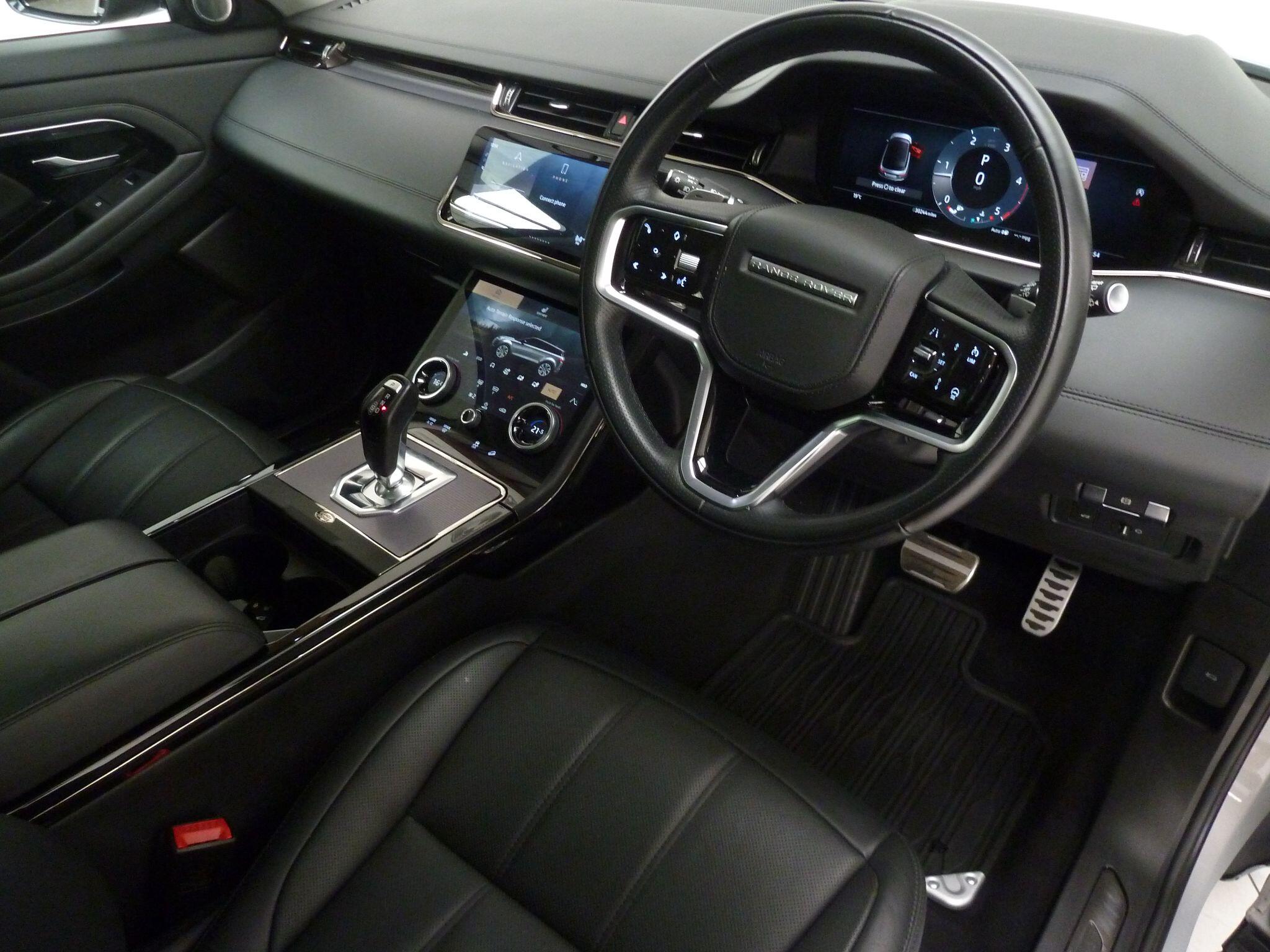 Land Rover Range Rover Evoque 2.0 D200  R-Dynamic SE   <br/><br/>PAN ROOF + BLACK PACK