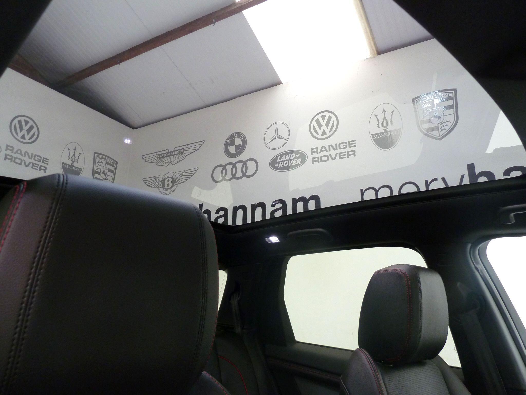 Land Rover Discovery Sport 1.5 P300e 12.2kWh R-Dynamic SE   <br/><br/>PAN ROOF + BLACK PACK