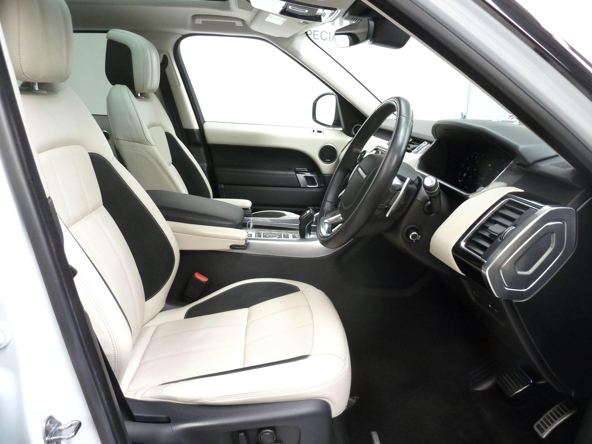 Land Rover Range Rover Sport 2.0 P400e  HSE Dynamic   <br/><br/>PAN ROOF + BLACK PACK + STEPS