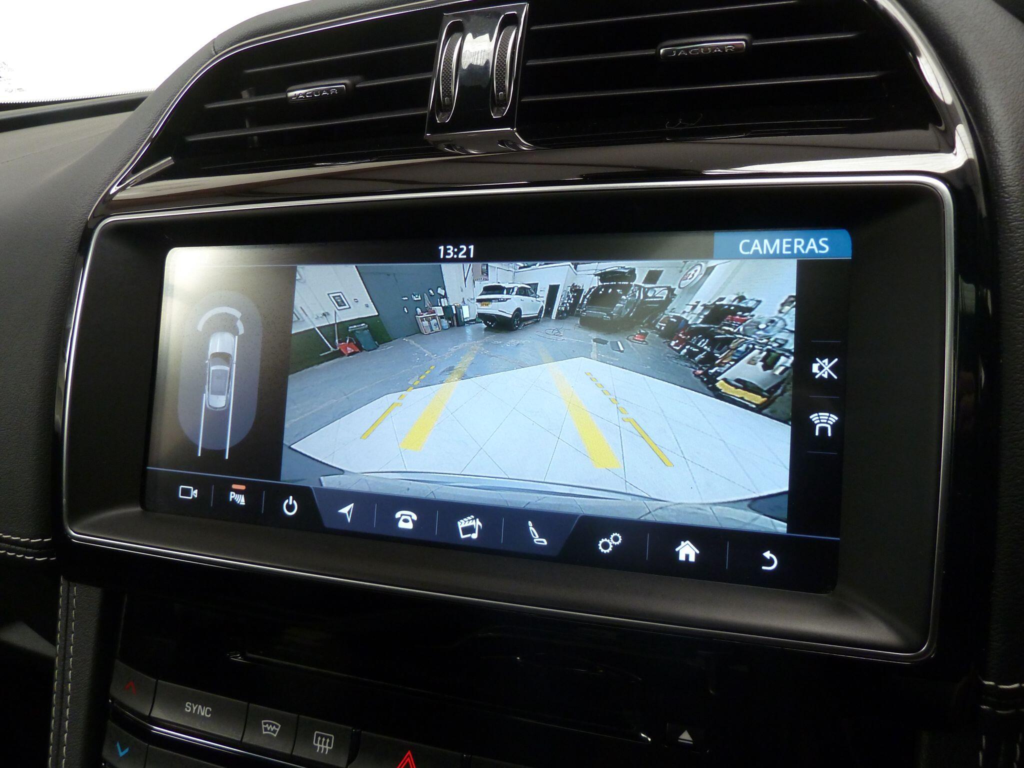 Jaguar F-PACE 2.0 D180 Chequered FlagAWD   <br/><br/>PAN ROOF + BLACK DESIGN PACK