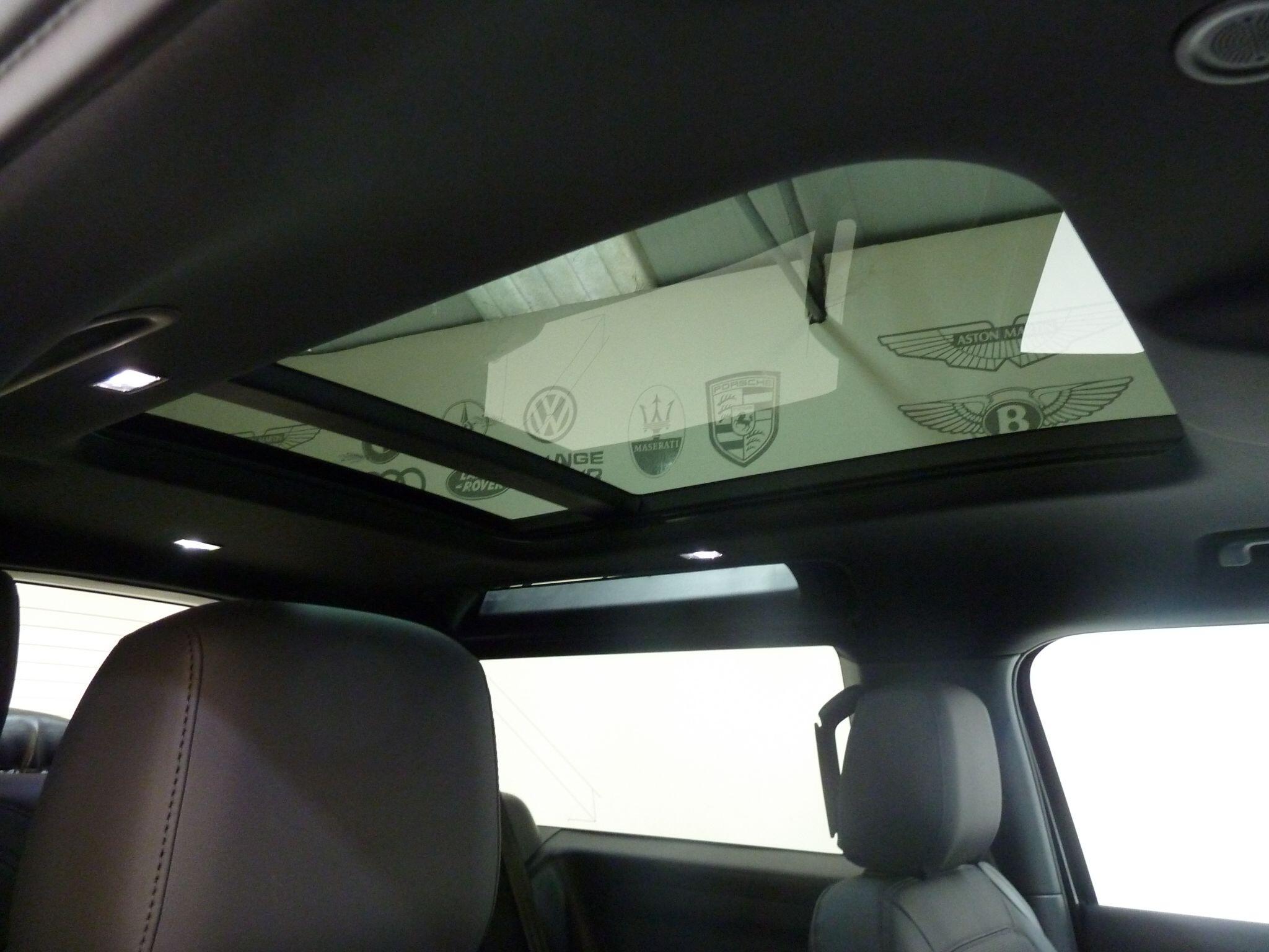 Land Rover Defender 110 3.0 D250  X-Dynamic SE   <br/><br/>HAWKE BLACK EDITION 110