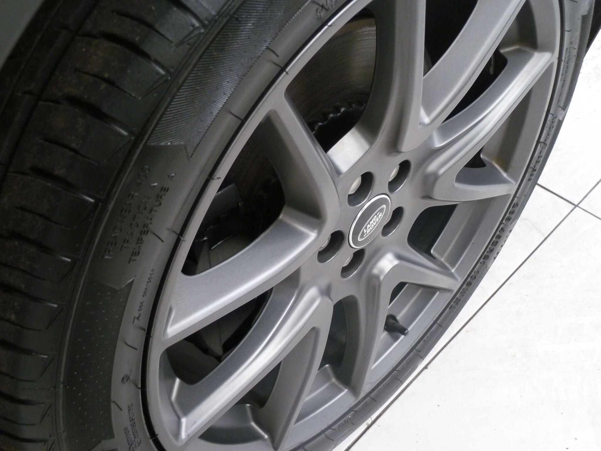 Land Rover Range Rover Velar 2.0 P400e 17.1kWh R-Dynamic SE   <br/><br/>BLACK DESIGN PACK + PAN ROOF