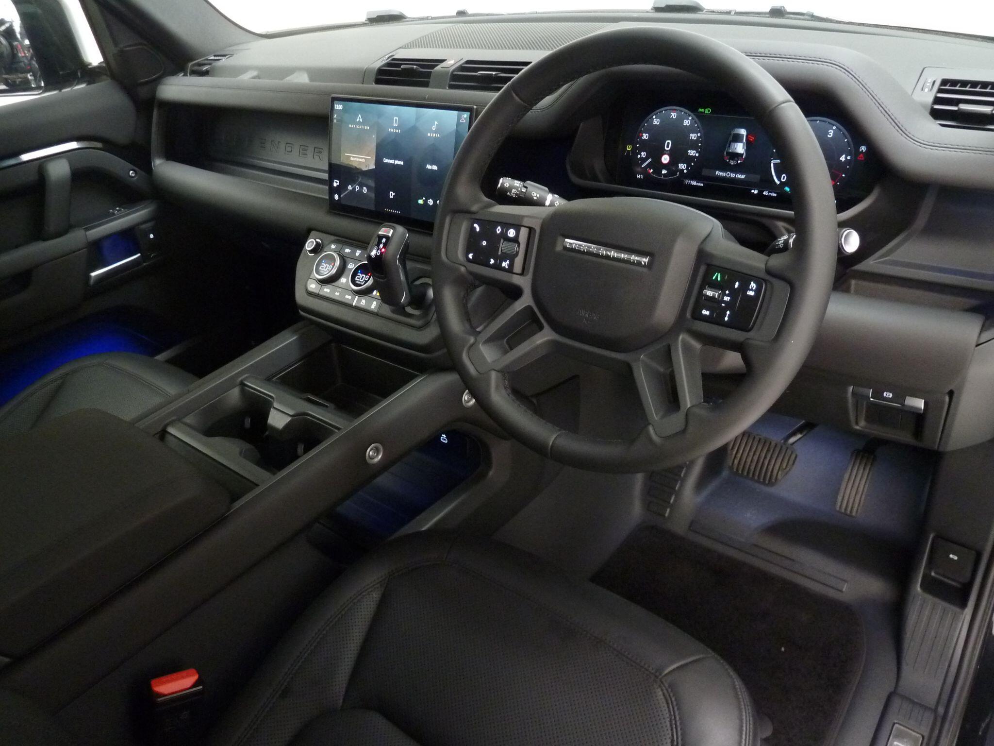 Land Rover Defender 110 3.0 D250  X-Dynamic SE   <br/><br/>HAWKE BLACK EDITION 110