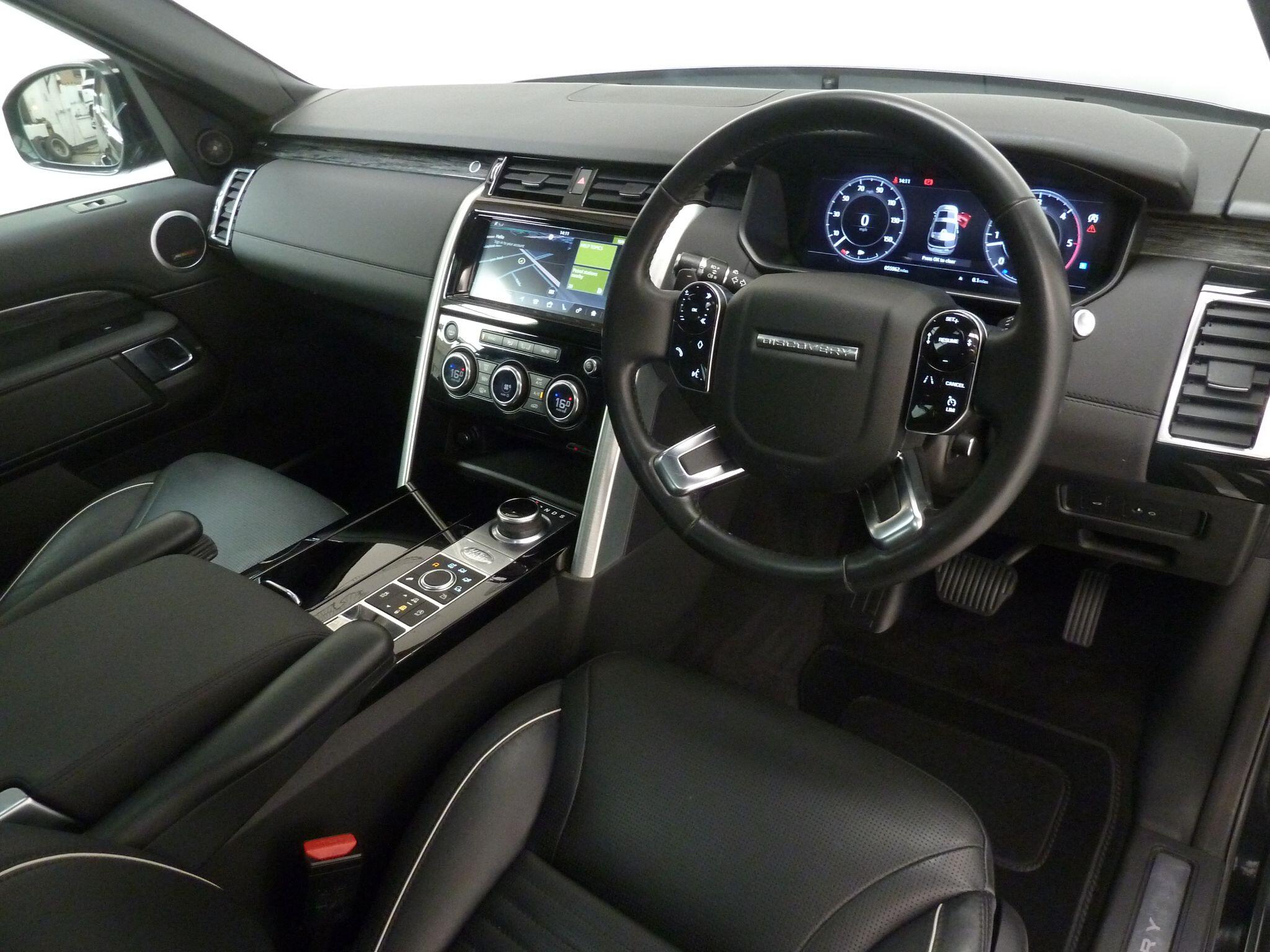 Land Rover Discovery 3.0 SD V6 HSE   <br/><br/>DYNAMIC DESIGN PACK + PAN ROOF