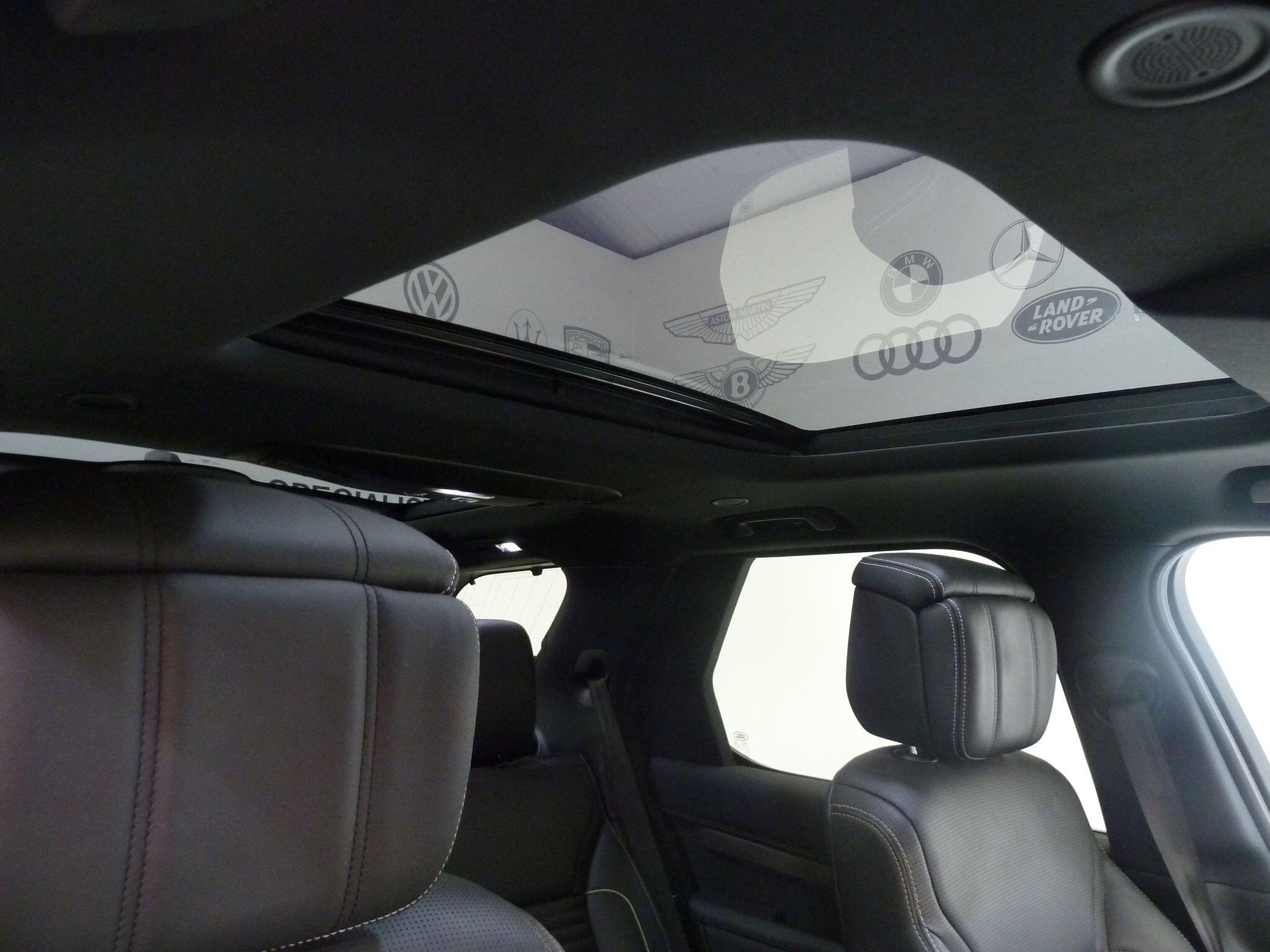 Land Rover Discovery 3.0 P360  Metropolitan Edition   <br/><br/>PAN ROOF + HUD + BLACK PACK