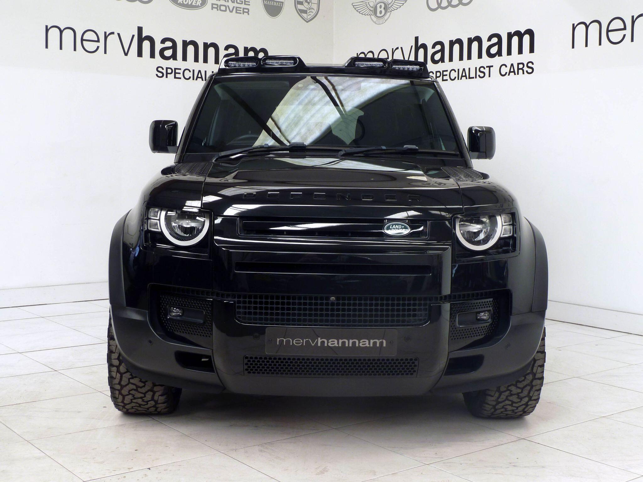 Land Rover Defender 110 2.0 SD4 S SUV  Diesel   (200 ps)<br/><br/>BLACK PACK +STEPS +ROOF LIGHTS