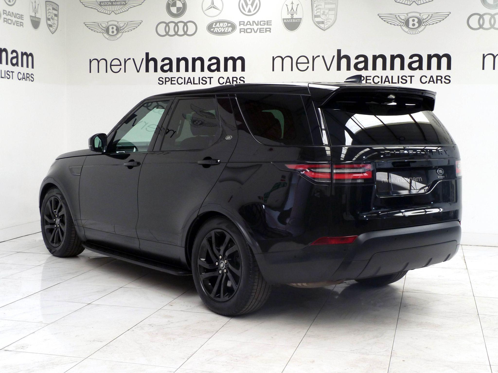Land Rover Discovery 3.0 SD V6 HSE   <br/><br/>PAN ROOF + BLACK PACK + STEPS