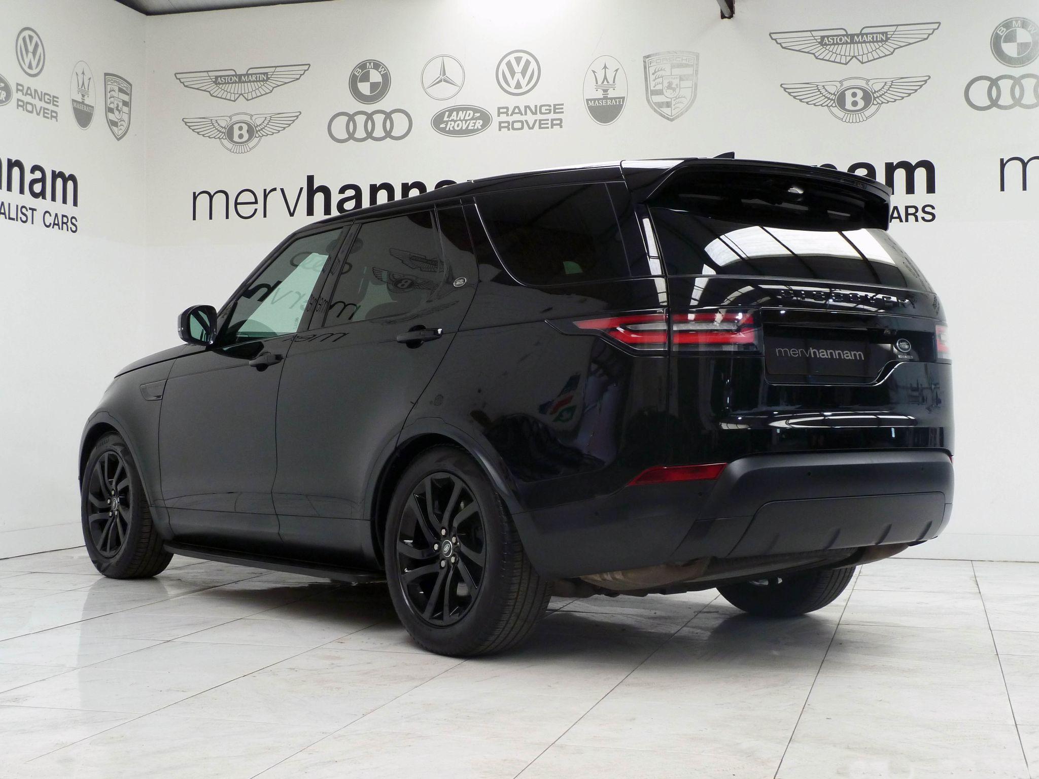 Land Rover Discovery 3.0 SD V6 HSE   <br/><br/>PAN ROOF + BLACK PACK + STEPS