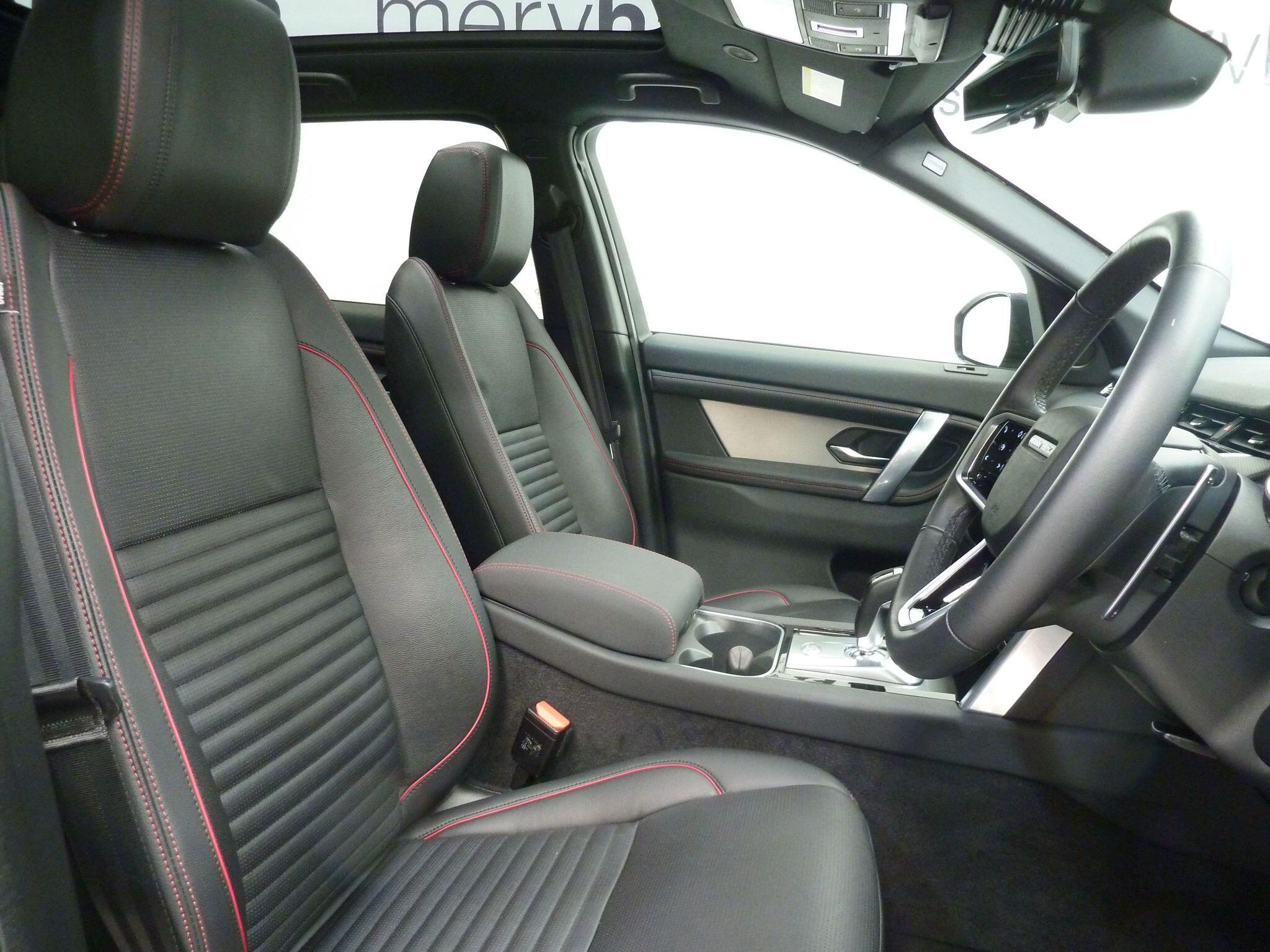 Land Rover Discovery Sport 1.5 P300e 12.2kWh R-Dynamic SE   <br/><br/>PAN ROOF + BLACK PACK
