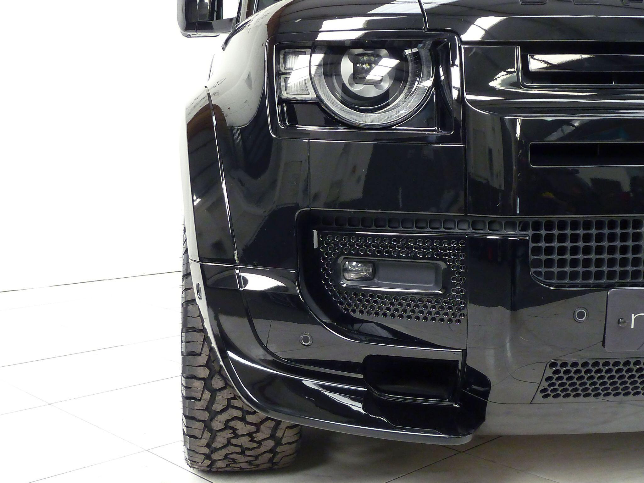 Land Rover Defender 90 3.0 D250  X-Dynamic HSE   <br/><br/>HAWKE BLACK EDITION 90