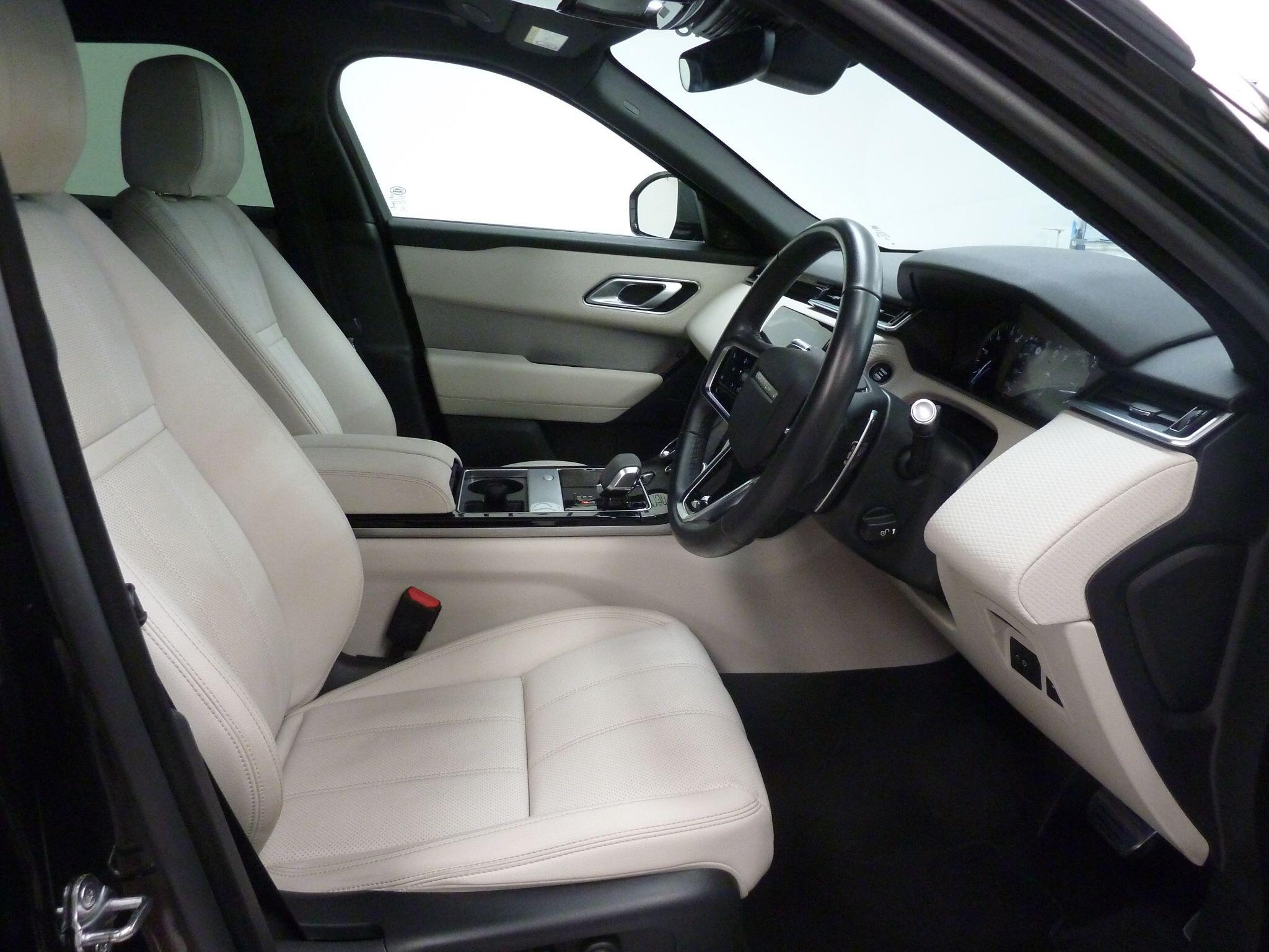 Land Rover Range Rover Velar 2.0 D200  R-Dynamic S   <br/><br/>BLACK EXTERIOR PACKAGE