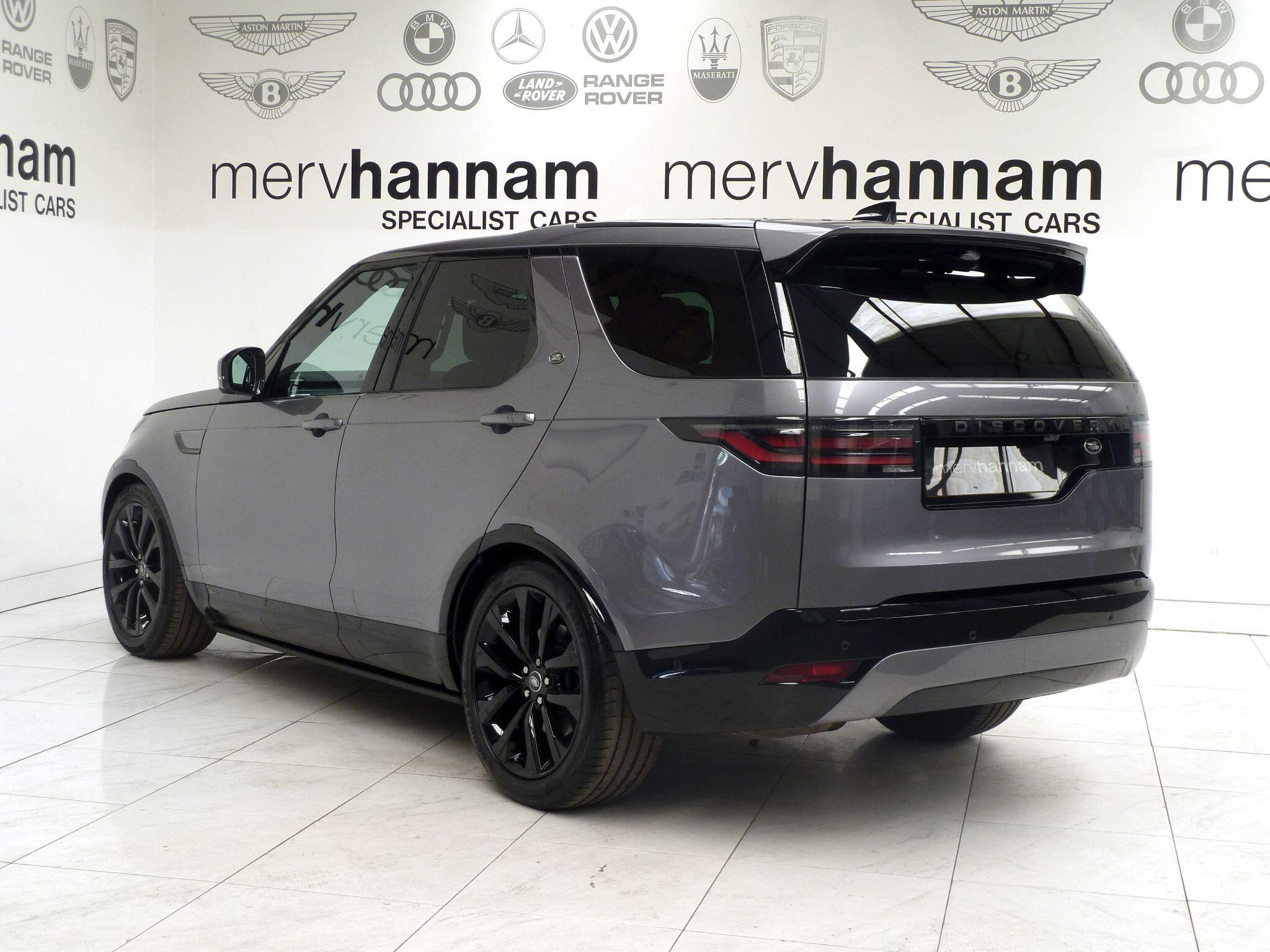 Land Rover Discovery 3.0 D250  R-Dynamic SE   <br/><br/>PAN ROOF + BLACK PACK + STEPS