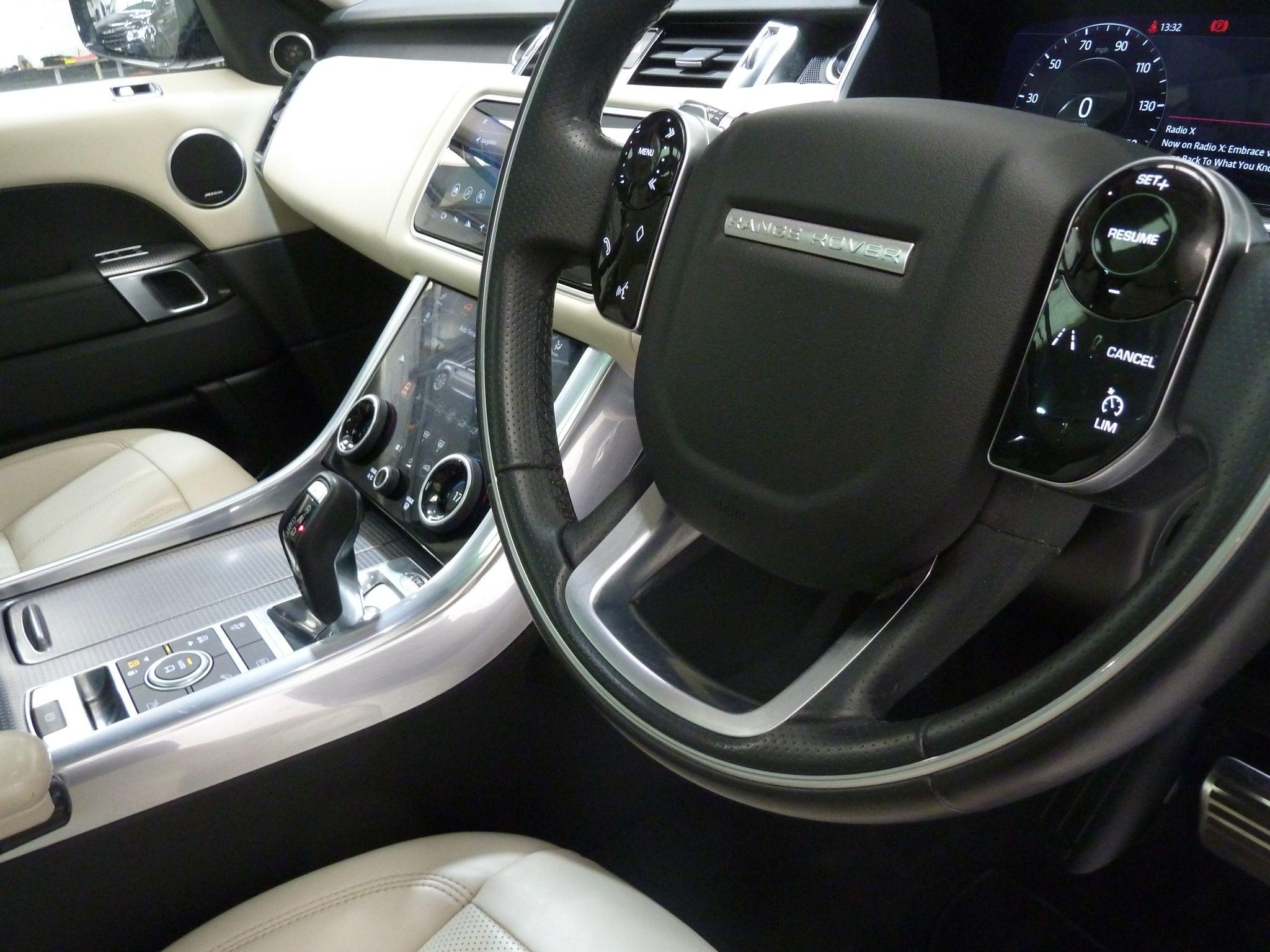 Land Rover Range Rover Sport 2.0 P400e  HSE Dynamic   <br/><br/>PAN ROOF + BLACK PACK + STEPS