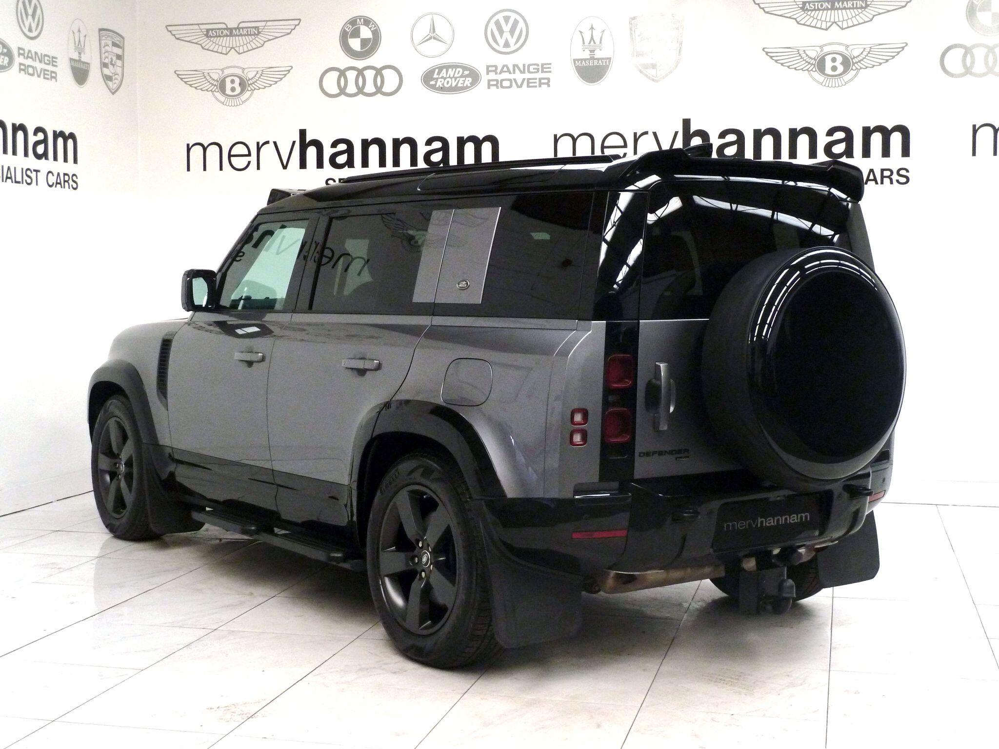 Land Rover Defender 110 2.0 P400e 15.4kWh X-Dynamic S   <br/><br/>ROOF LIGHTS + STEPS + 6 SEATS