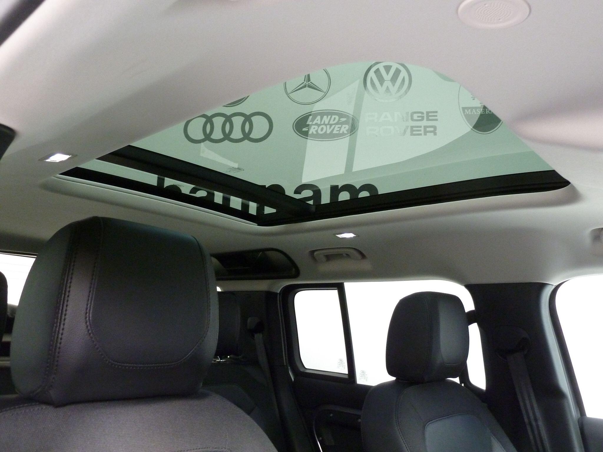 Land Rover Defender 110 2.0 P300 SE   <br/><br/>HAWKE EIGER EDITION