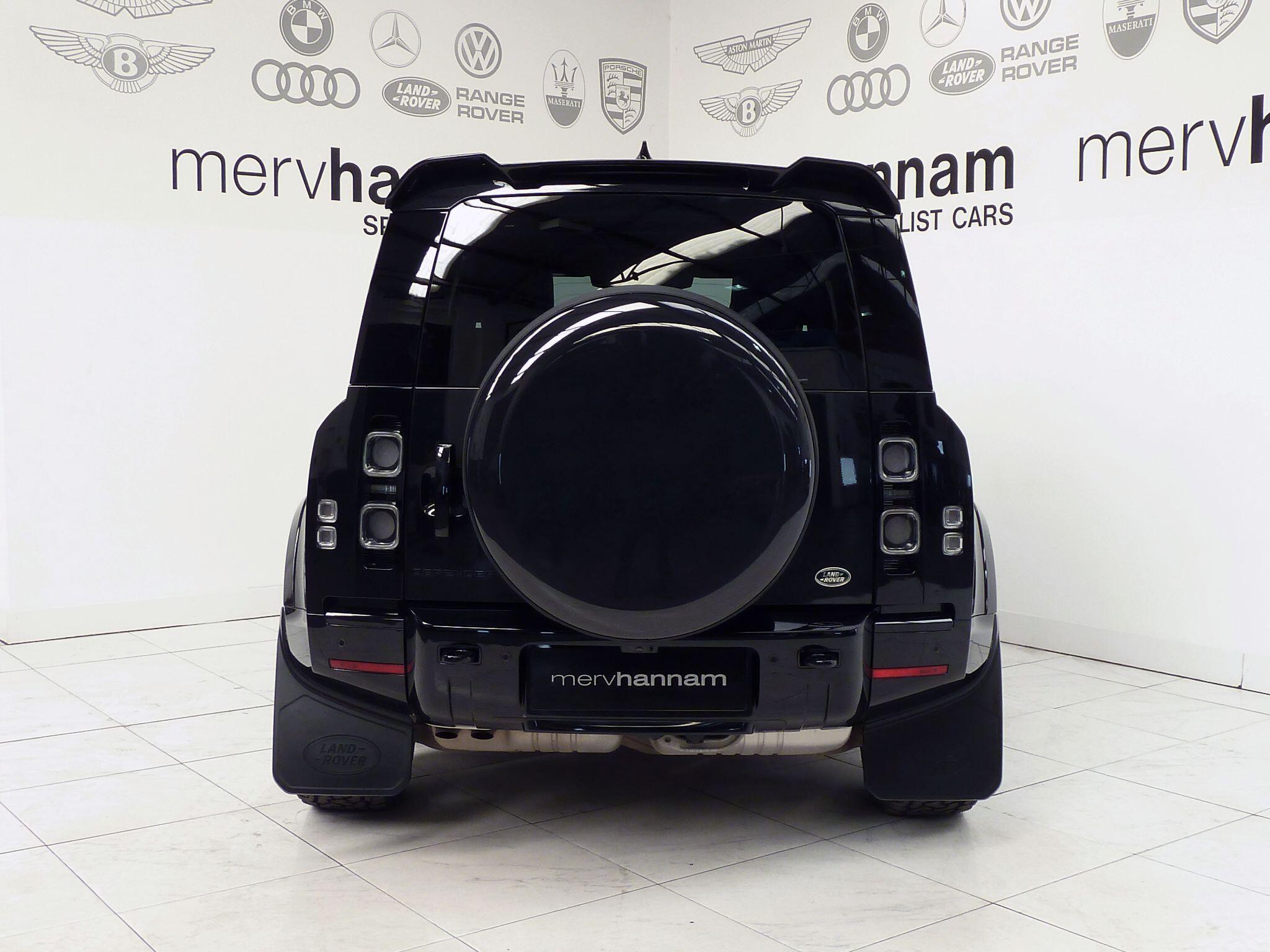 Land Rover Defender 90 3.0 D250  X-Dynamic HSE   <br/><br/>HAWKE BLACK EDITION 90