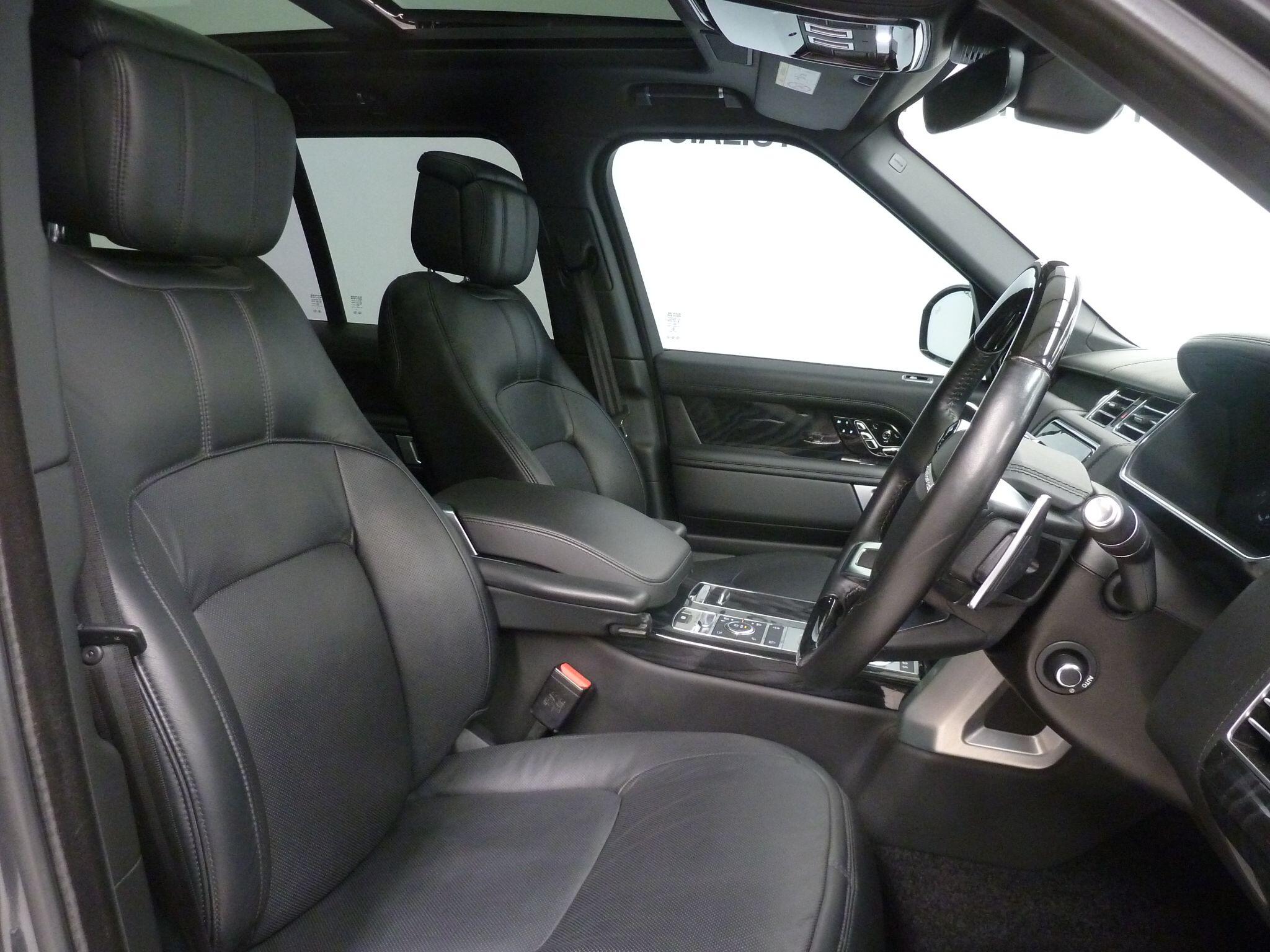 Land Rover Range Rover 3.0 P400  Autobiography SUV  Petrol   (400 ps)<br/><br/>PAN ROOF + BLACK PACK + TV