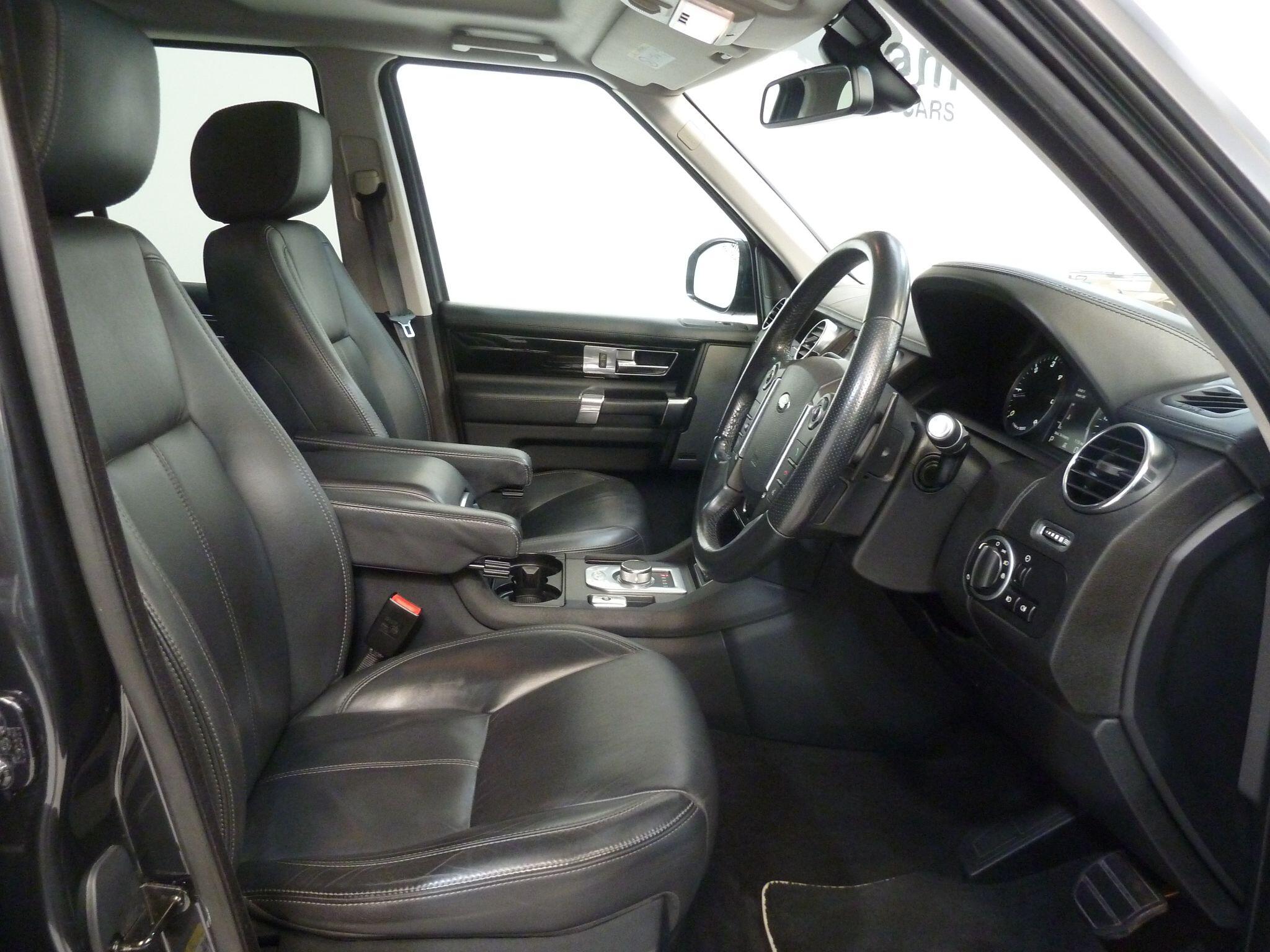 Land Rover Discovery 4 3.0 SD V6 HSE Luxury SUV  Diesel   (255 bhp)<br/><br/>PAN ROOF + BLACK PACK + STEPS