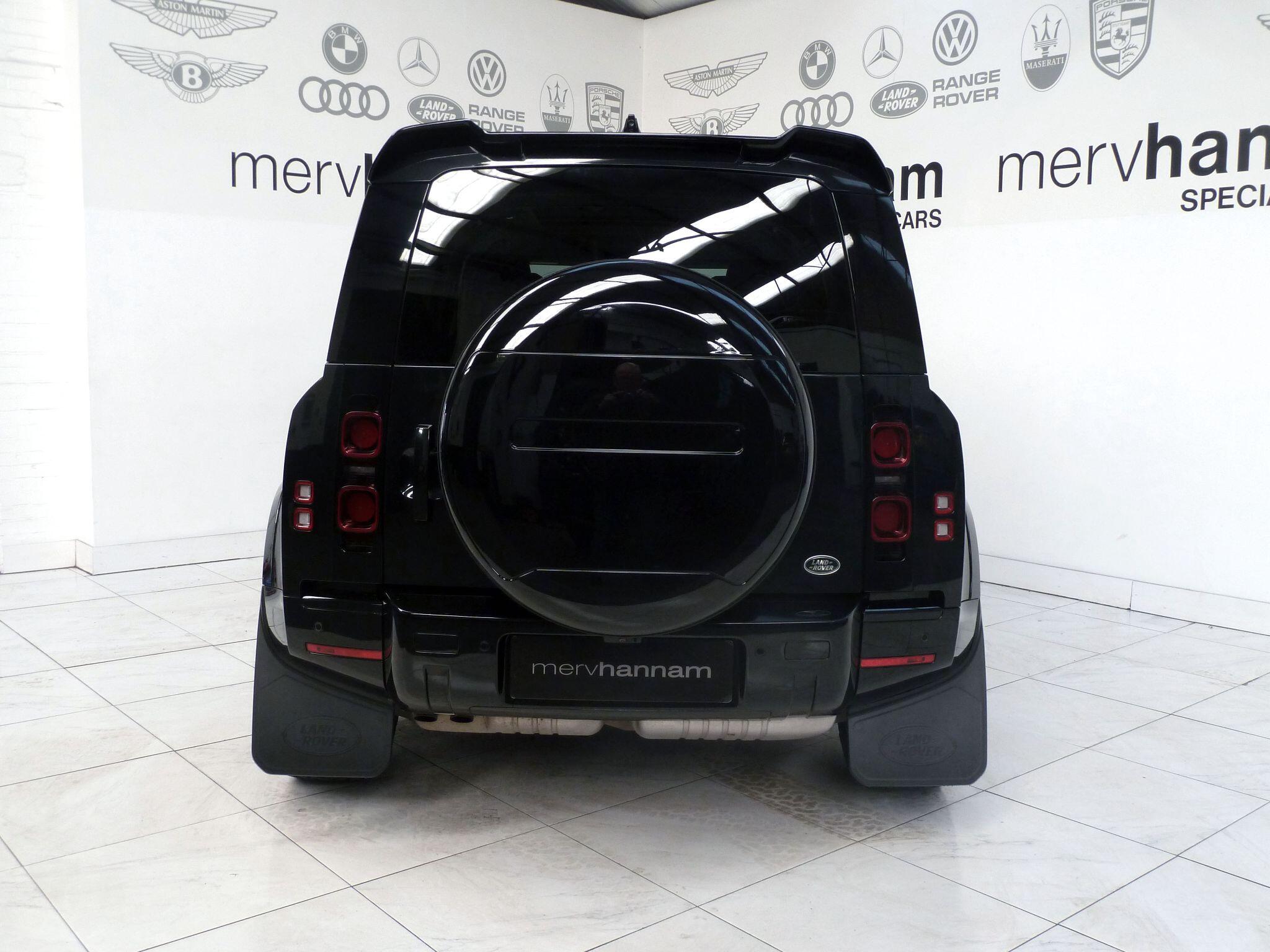 Land Rover Defender 110 2.0 P400e 15.4kWh X-Dynamic HSE   <br/><br/>HAWKE BLACK HYBRID EDITION